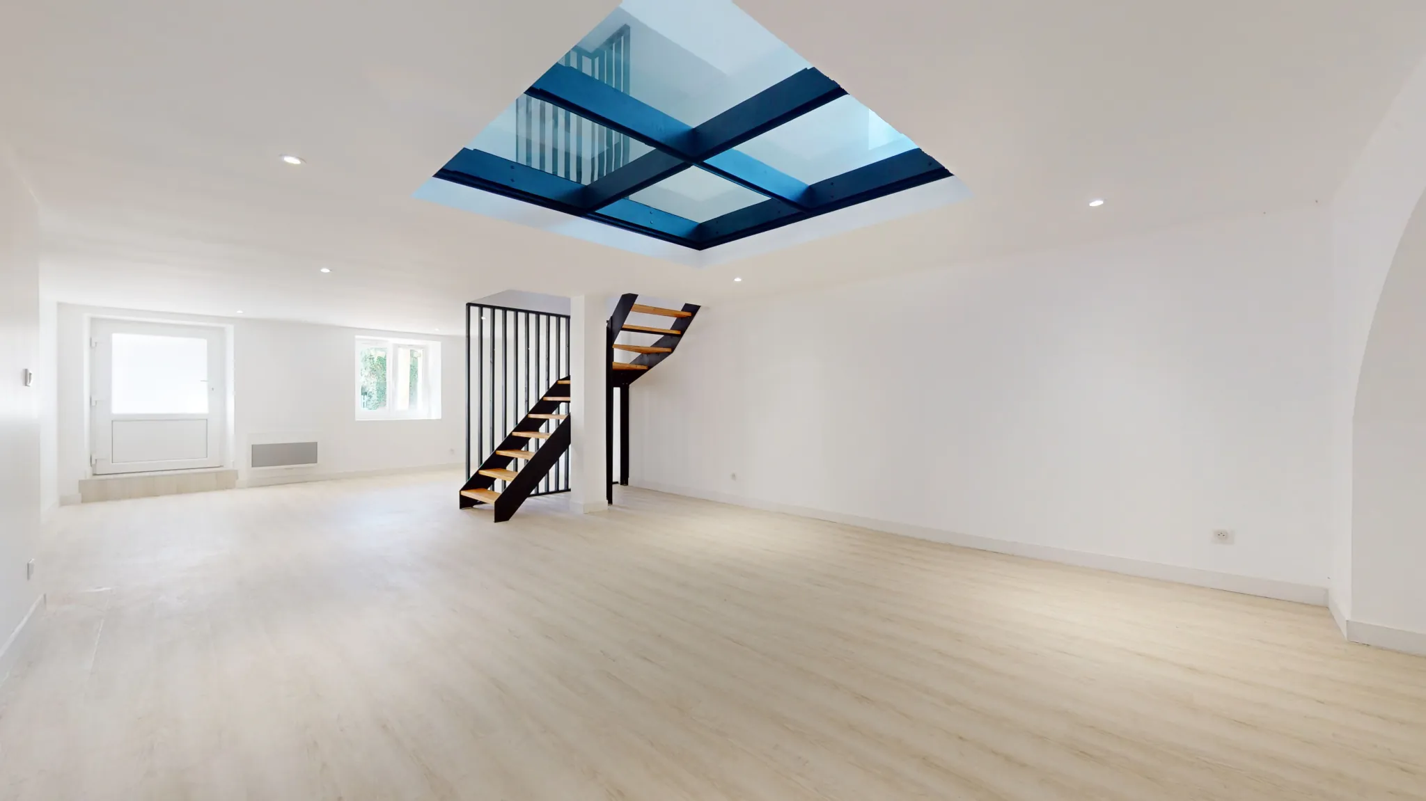 Maison en pierre rénovée avec potentiel à Santans (39) 