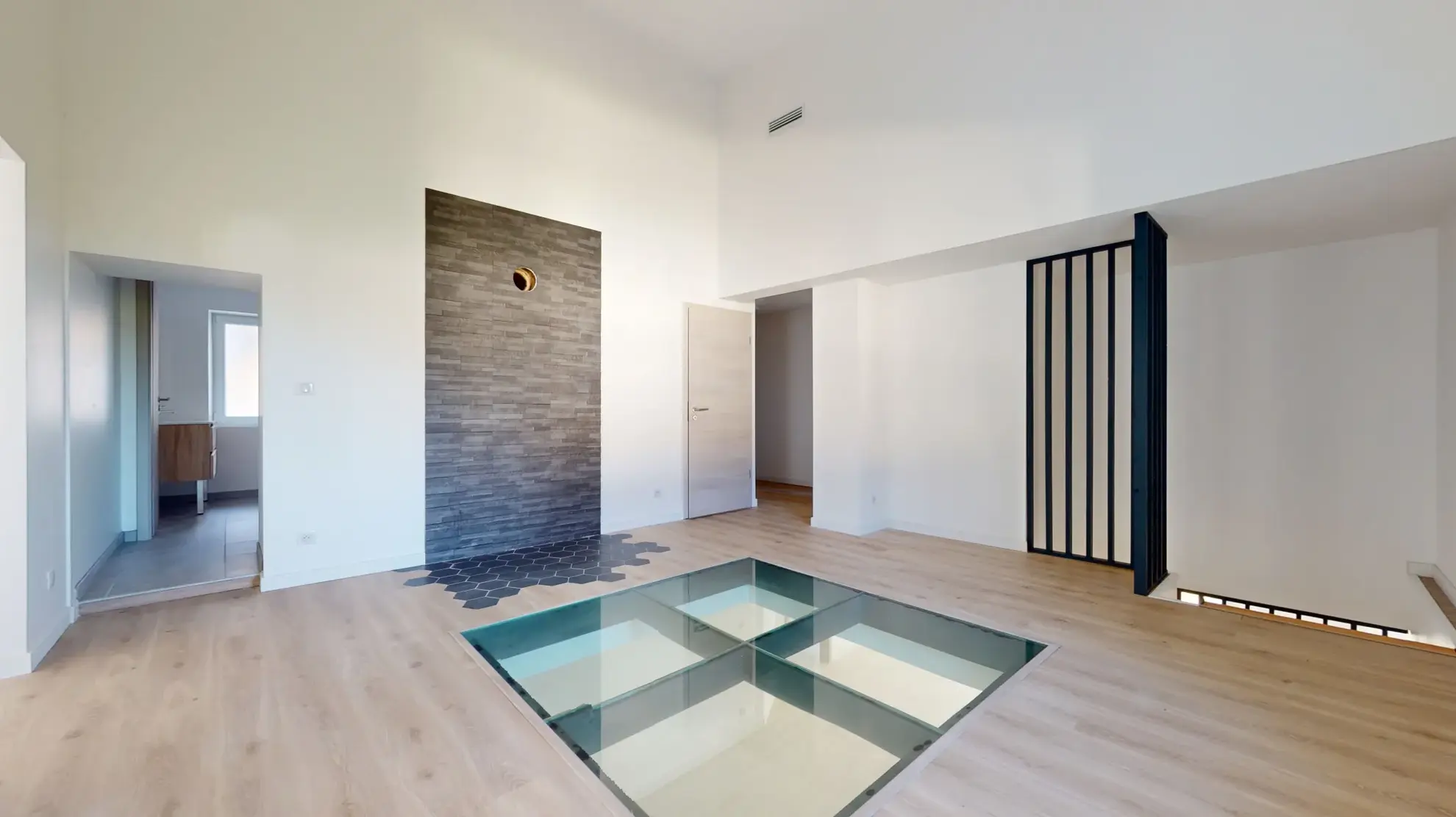 Maison en pierre rénovée avec potentiel à Santans (39) 