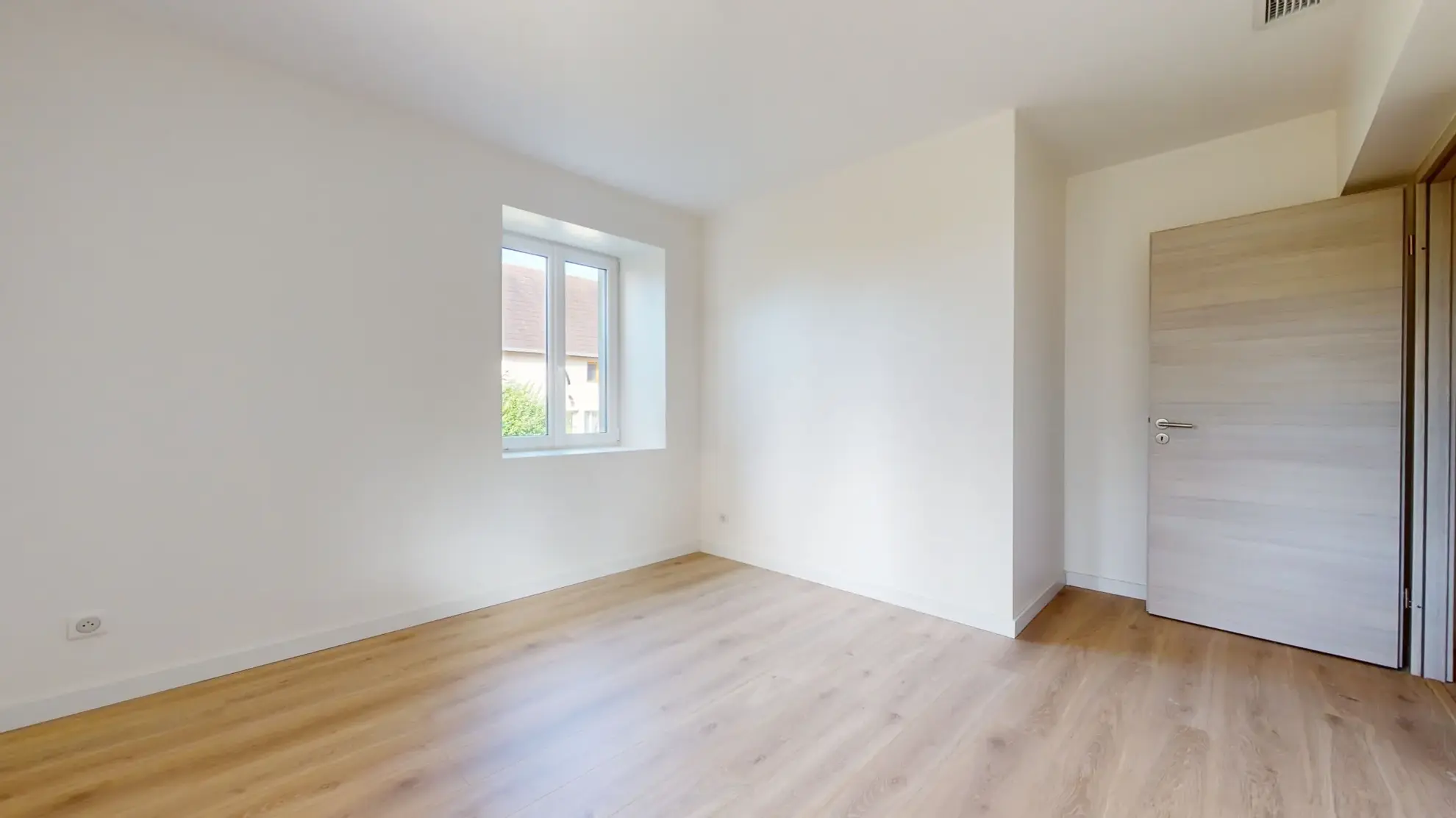 Maison en pierre rénovée avec potentiel à Santans (39) 