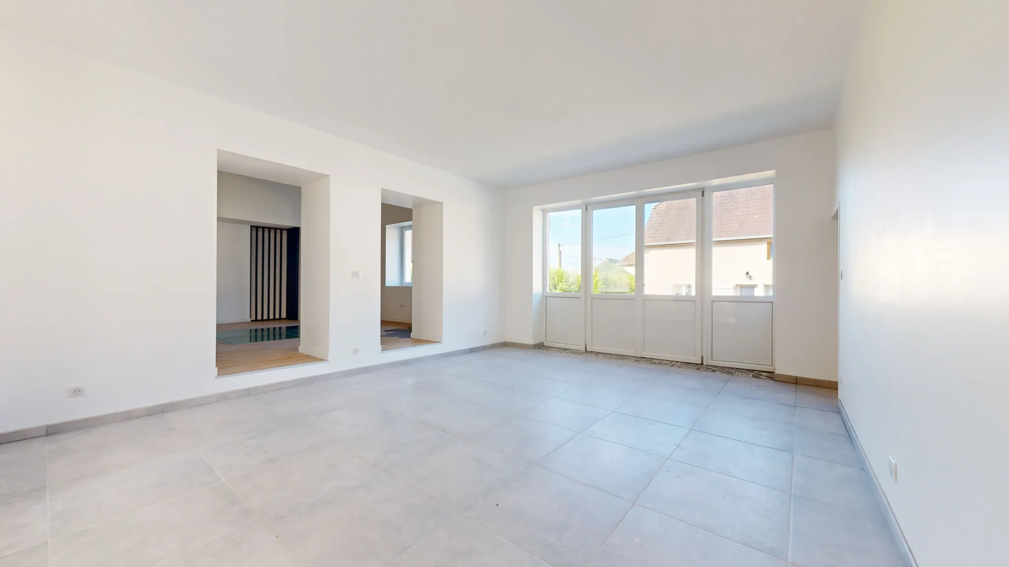 Maison en pierre rénovée avec potentiel à Santans (39) 