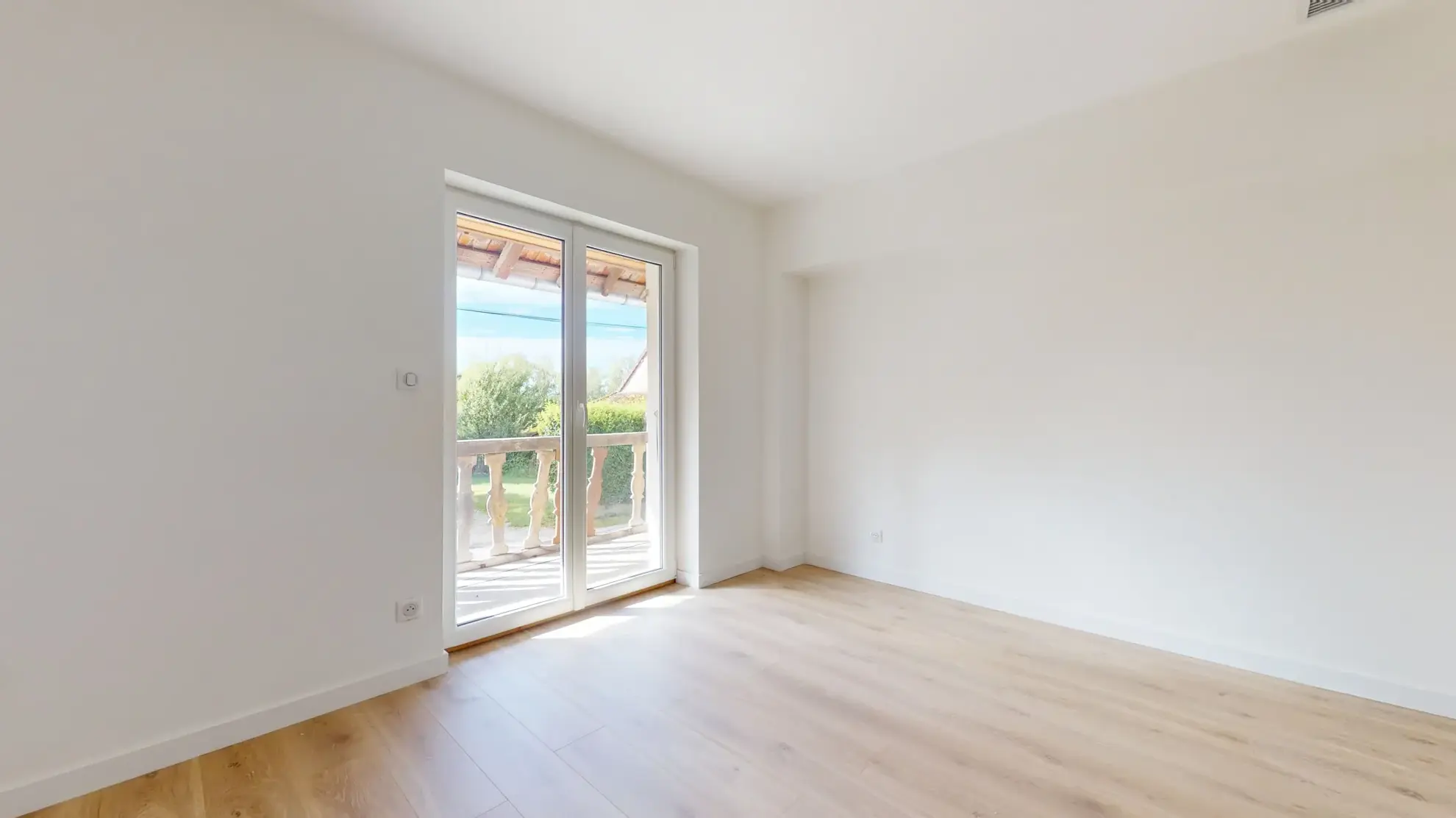 Maison en pierre rénovée avec potentiel à Santans (39) 