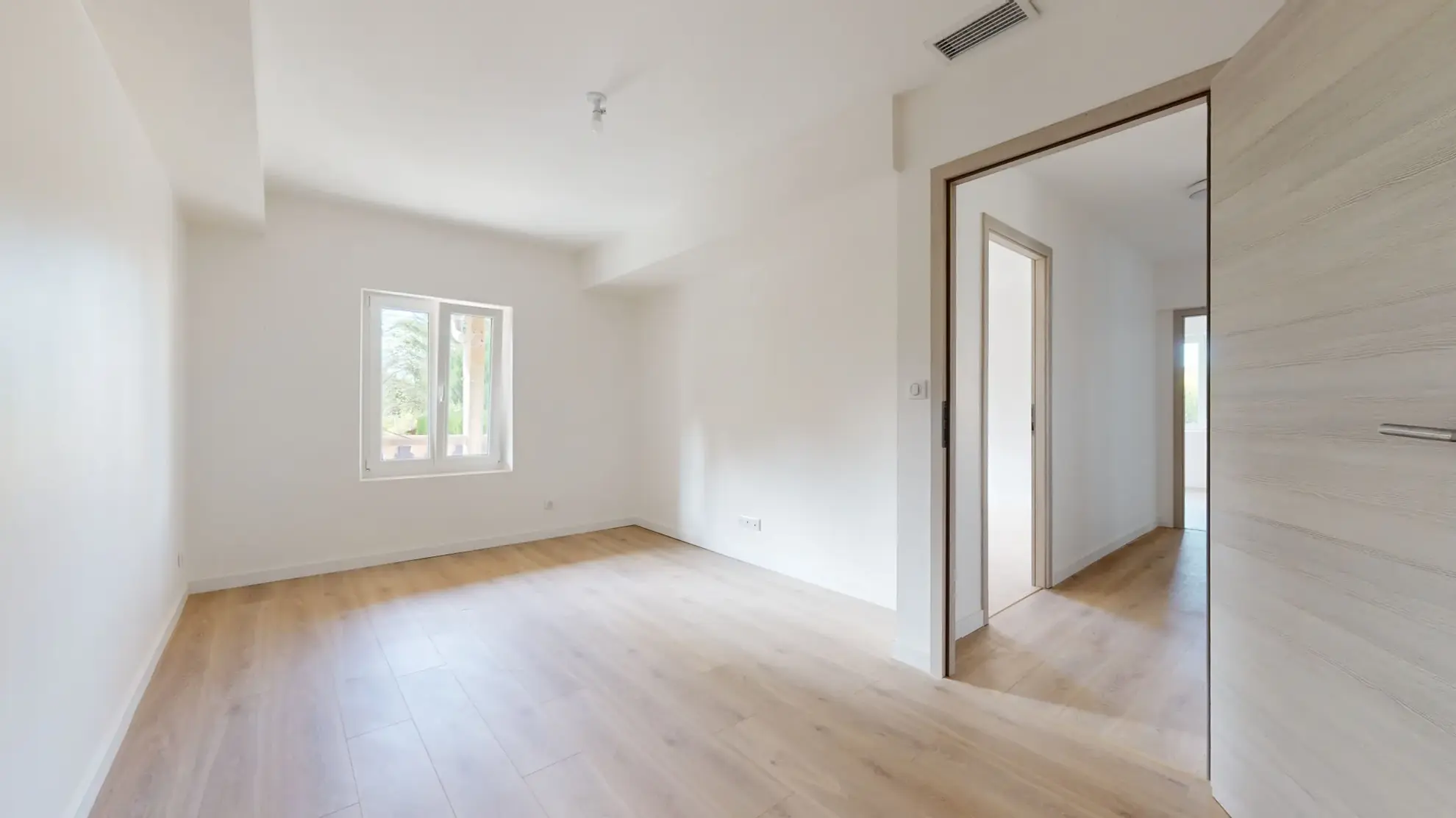 Maison en pierre rénovée avec potentiel à Santans (39) 