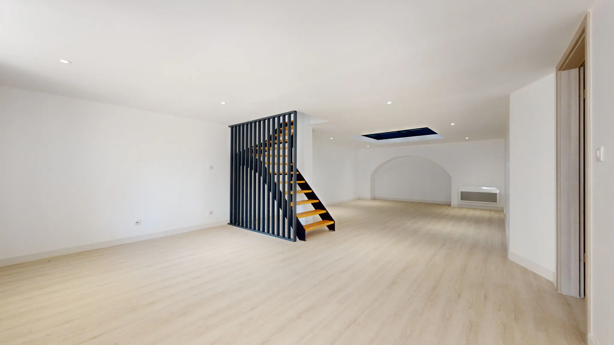 Maison en pierre rénovée avec potentiel à Santans (39) 