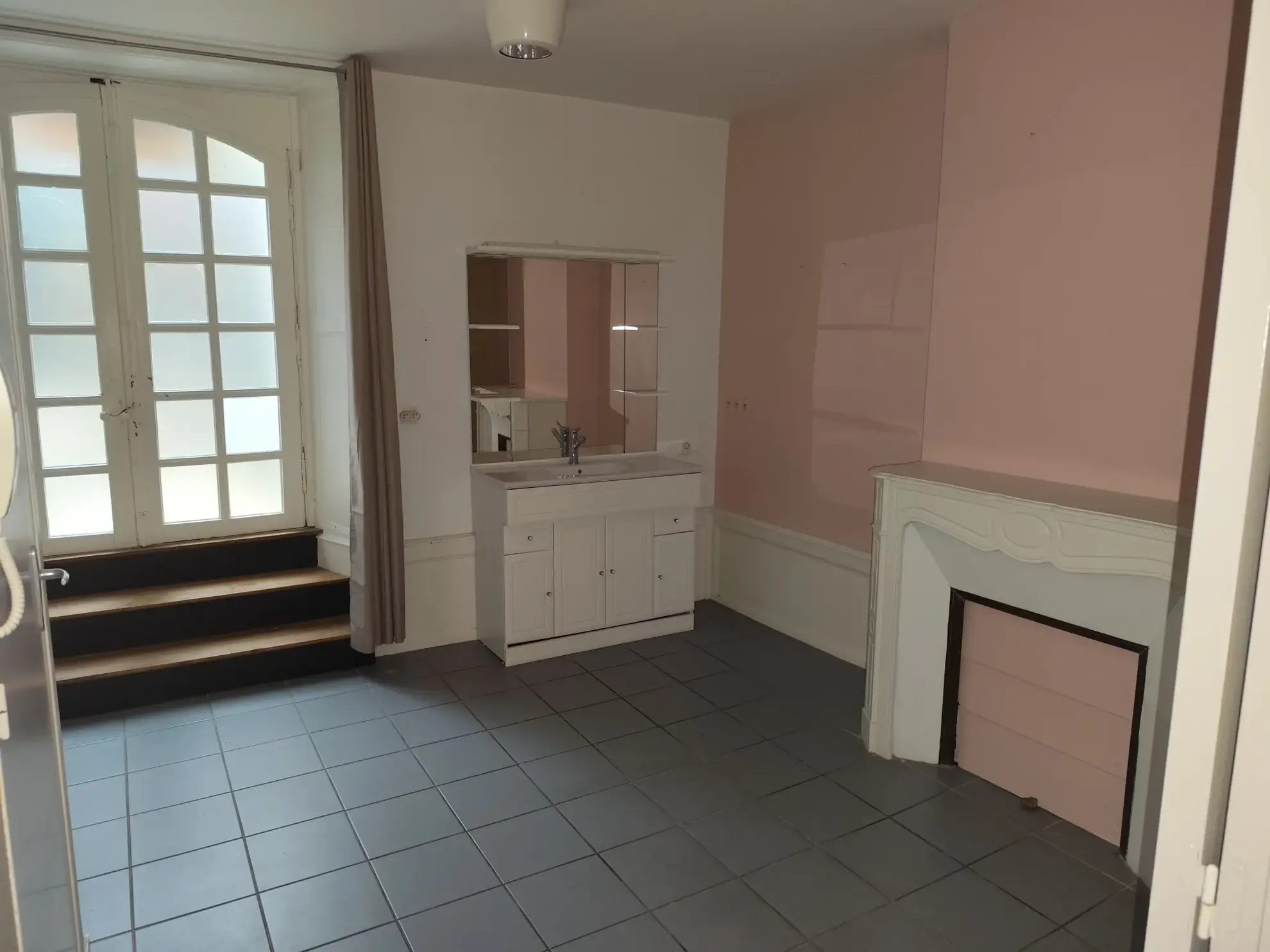 Immeuble à Sablé-sur-Sarthe avec plus de 100 m2, emplacement central 