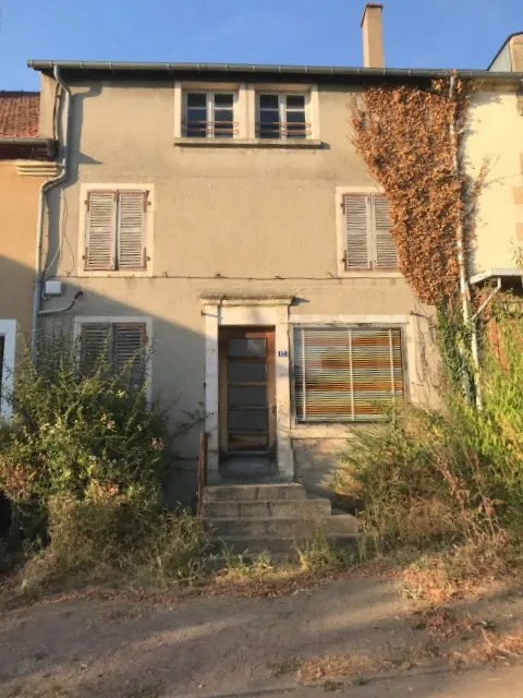 Maison de ville à restaurer de 165 m² à Saint-Honoré-les-Bains