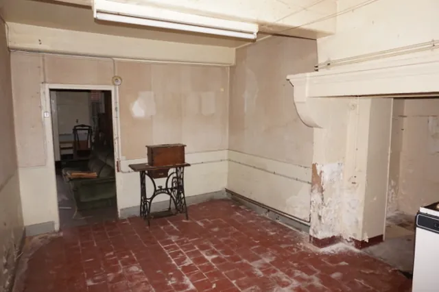 Maison de ville à restaurer de 165 m² à Saint-Honoré-les-Bains 