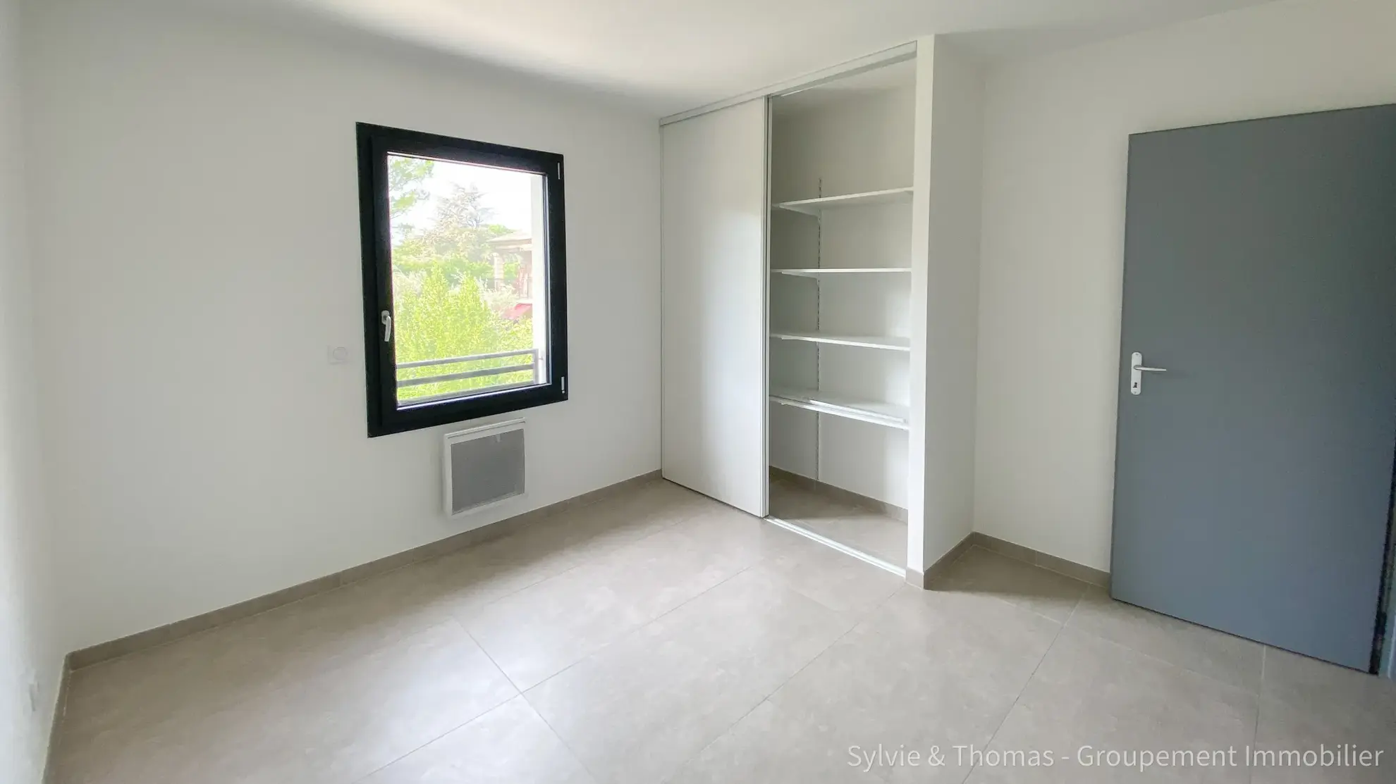 Maison récente à Orange avec garage, terrasse et location en cours 