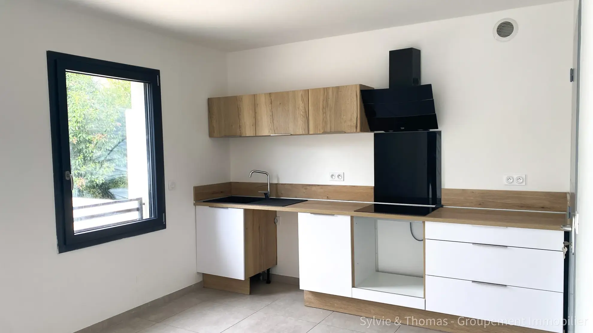 Maison récente à Orange avec garage, terrasse et location en cours 