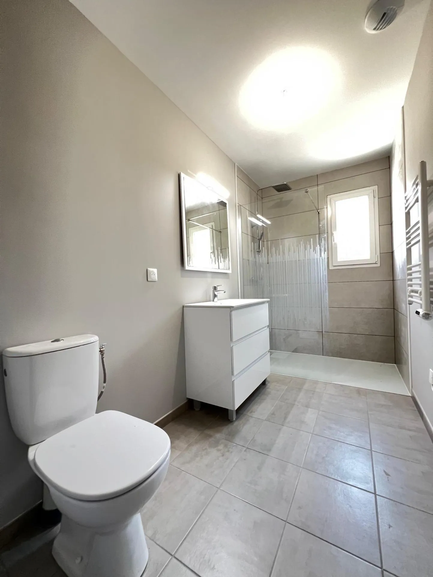 Maison neuve de plain-pied avec 3 chambres à Valines, livraison en 2025 