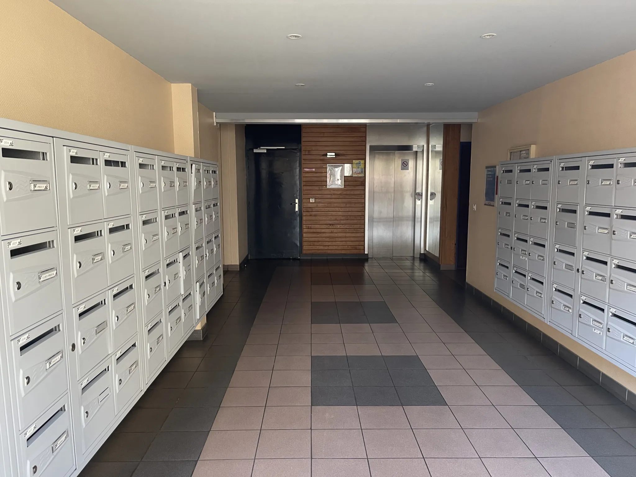 Studio à vendre de 20,23 m² à Perpignan, investissez dans cet appartement loué proche du centre-ville 