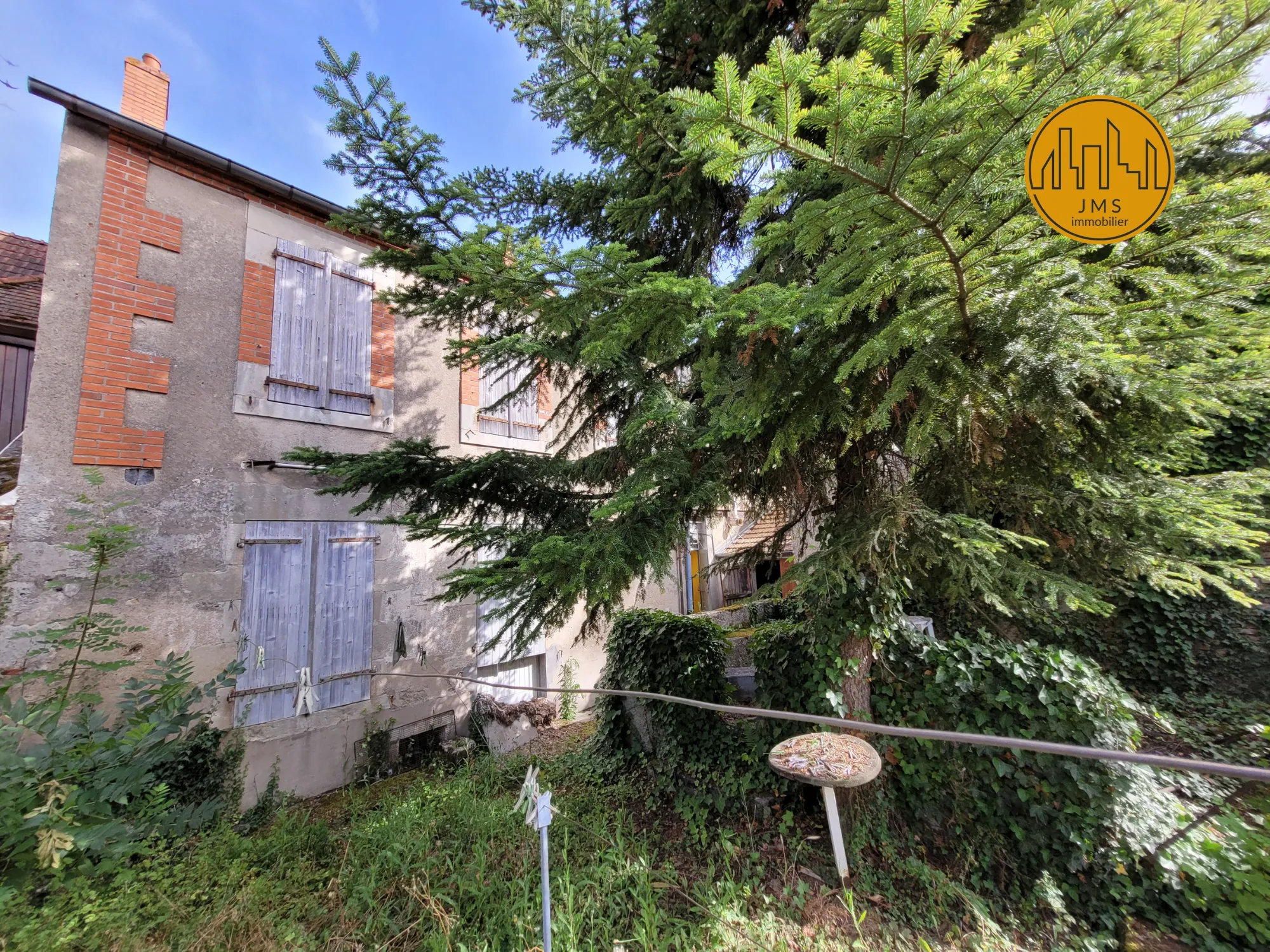 Ensemble Immobilier à Rénover avec Grand Potentiel à Saint-Pourçain-sur-Sioule 