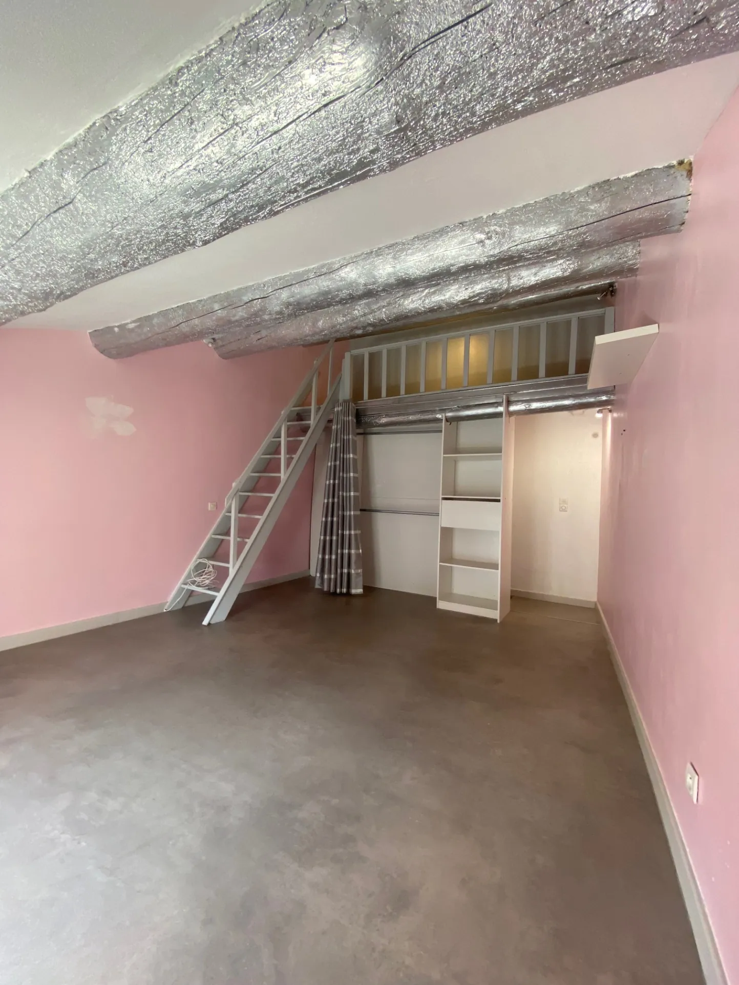 Maison de village climatisée avec cour intérieure à Caderousse – Idéale pied-à-terre 