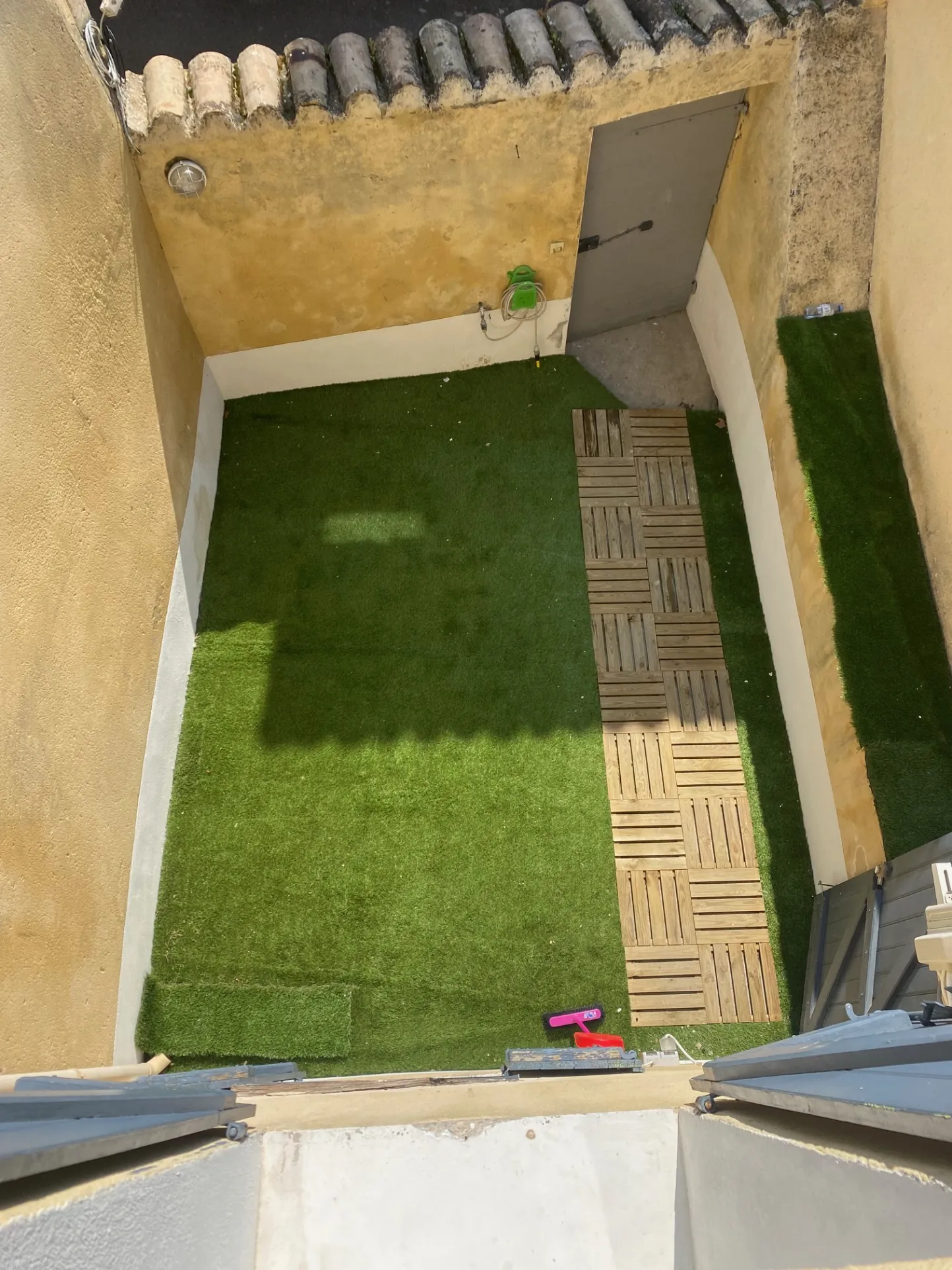 Maison de village climatisée avec cour intérieure à Caderousse – Idéale pied-à-terre 