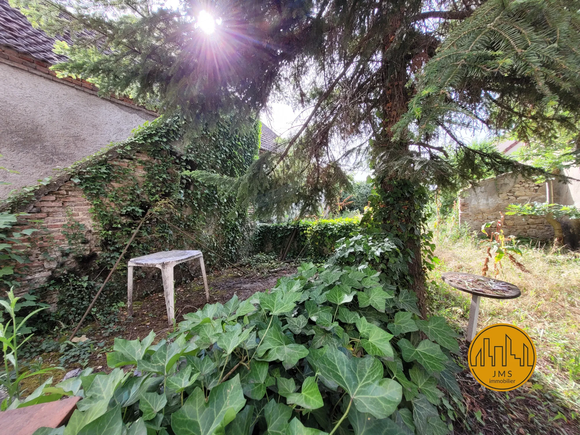 Ensemble Immobilier à Rénover avec Grand Potentiel à Saint-Pourçain-sur-Sioule 