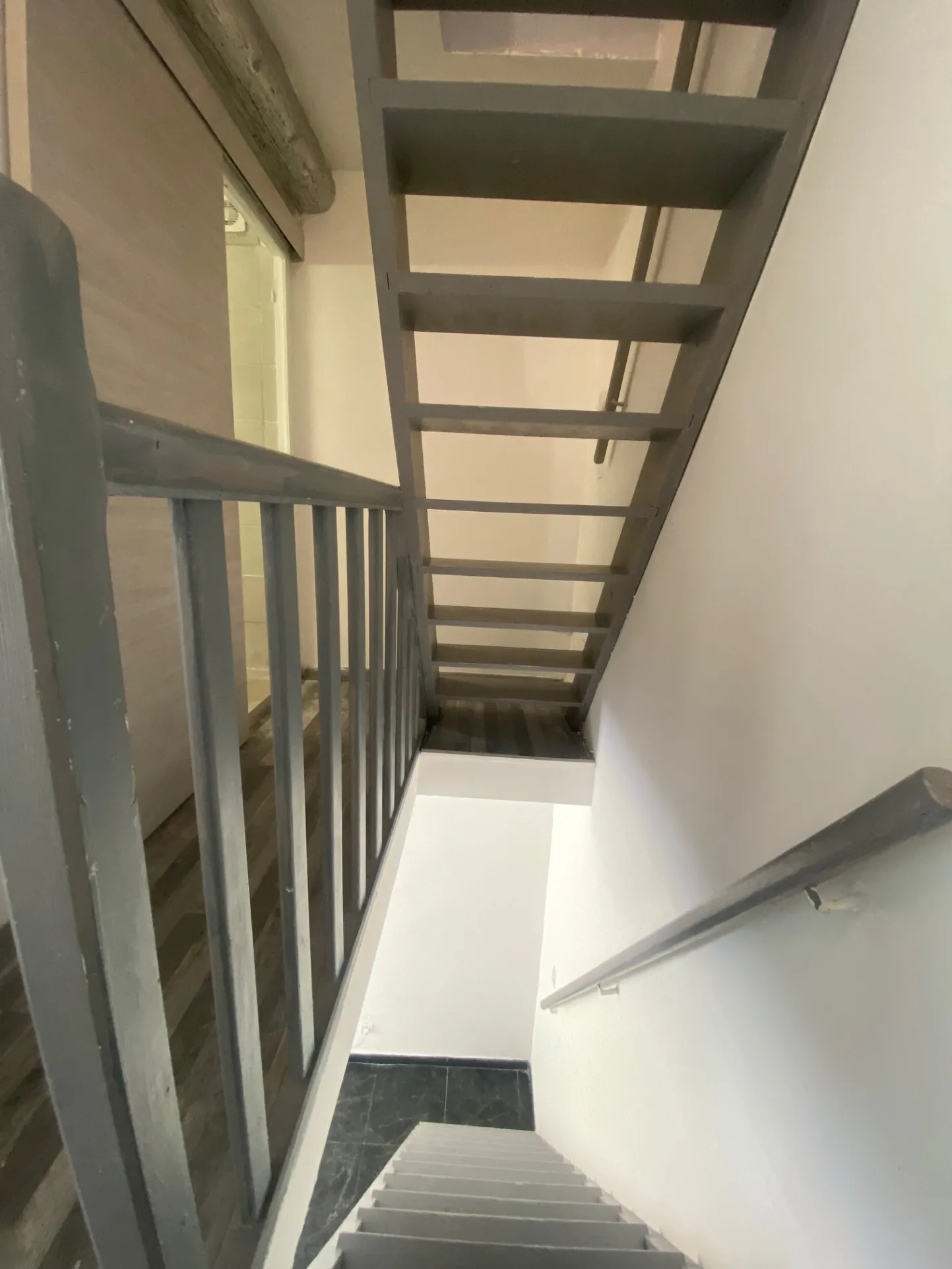 Maison de village climatisée avec cour intérieure à Caderousse – Idéale pied-à-terre 