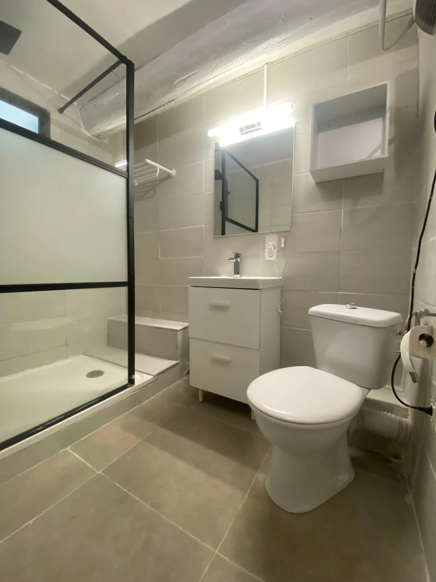 Maison de village climatisée avec cour intérieure à Caderousse – Idéale pied-à-terre 