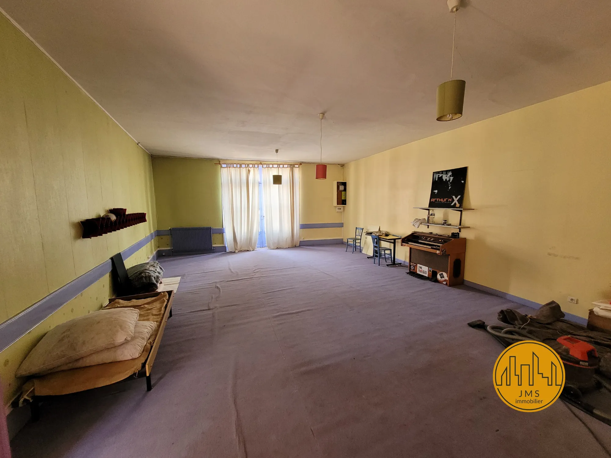 Ensemble Immobilier à Rénover avec Grand Potentiel à Saint-Pourçain-sur-Sioule 