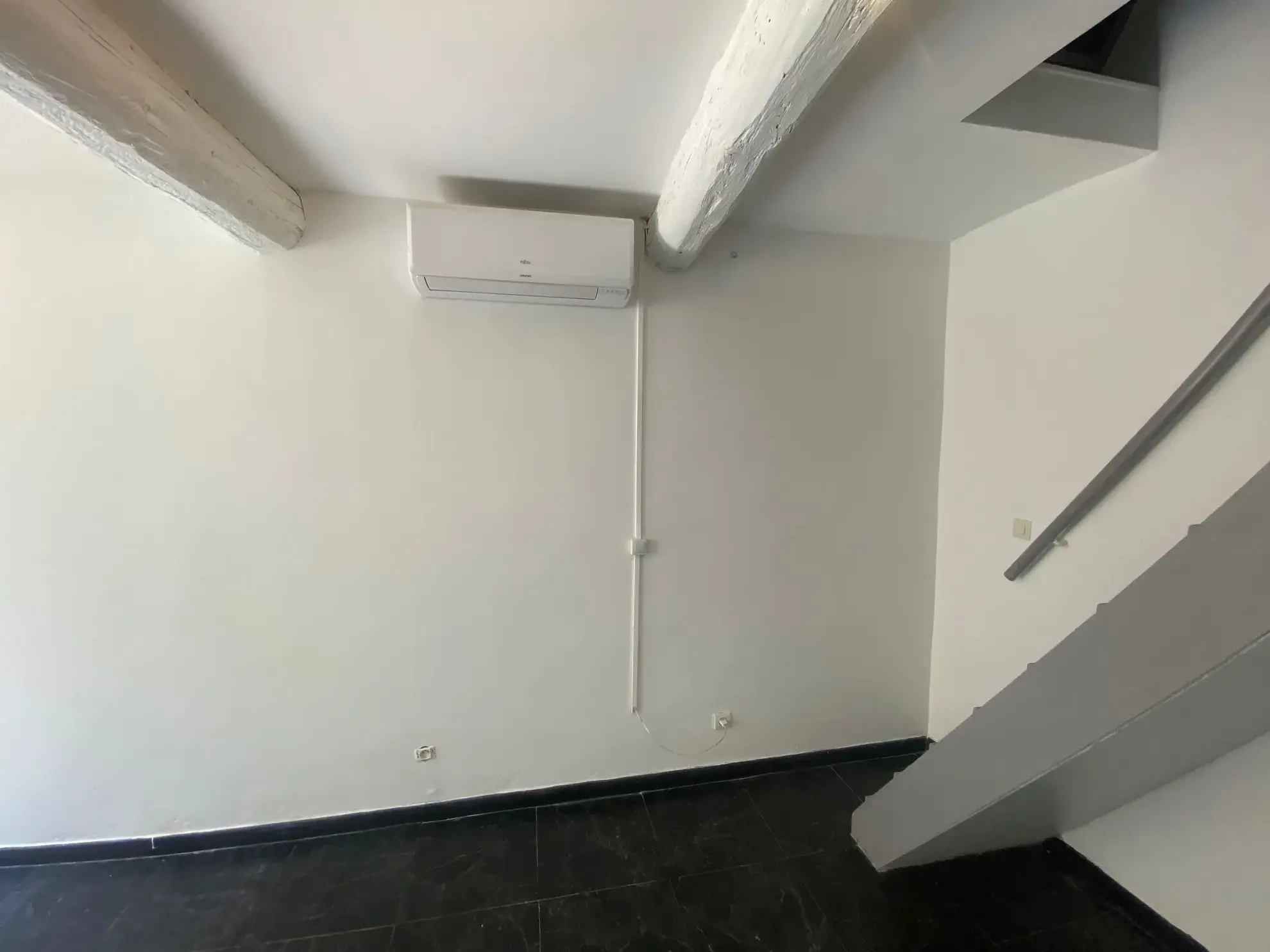 Maison de village climatisée avec cour intérieure à Caderousse – Idéale pied-à-terre 