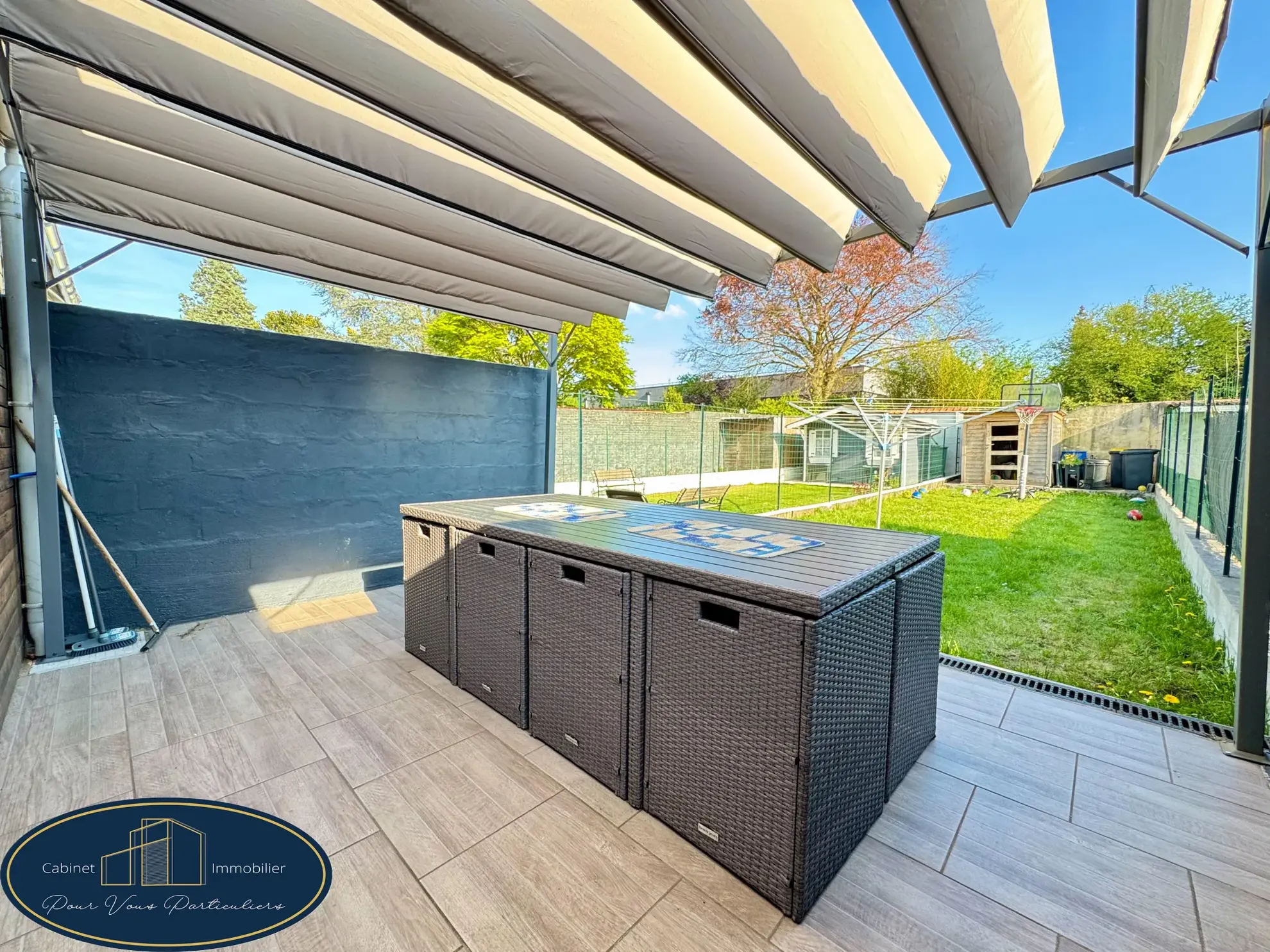 Maison mitoyenne rénovée de 3 chambres à Raismes avec terrasse et jardin 