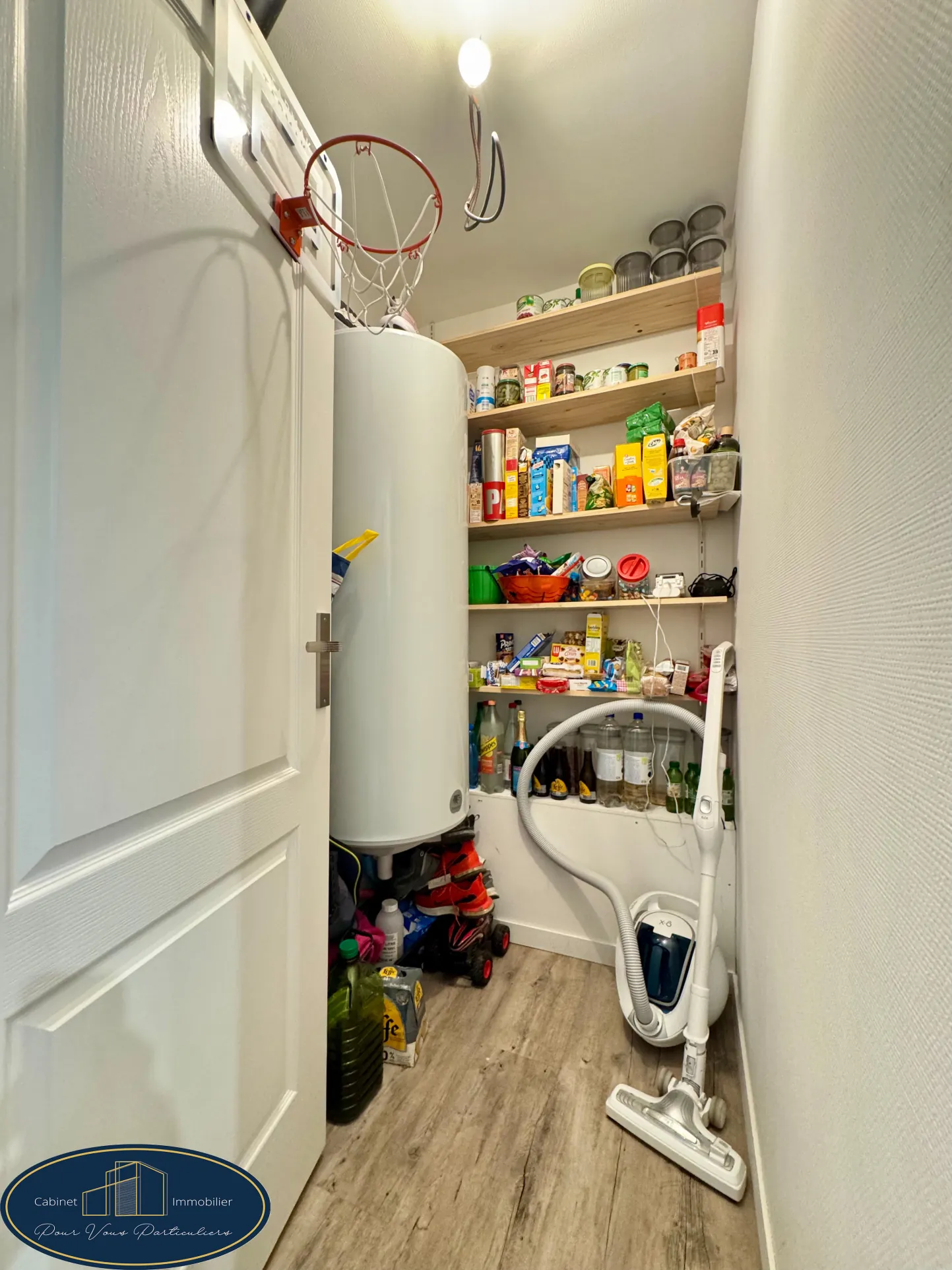 Maison mitoyenne rénovée de 3 chambres à Raismes avec terrasse et jardin 