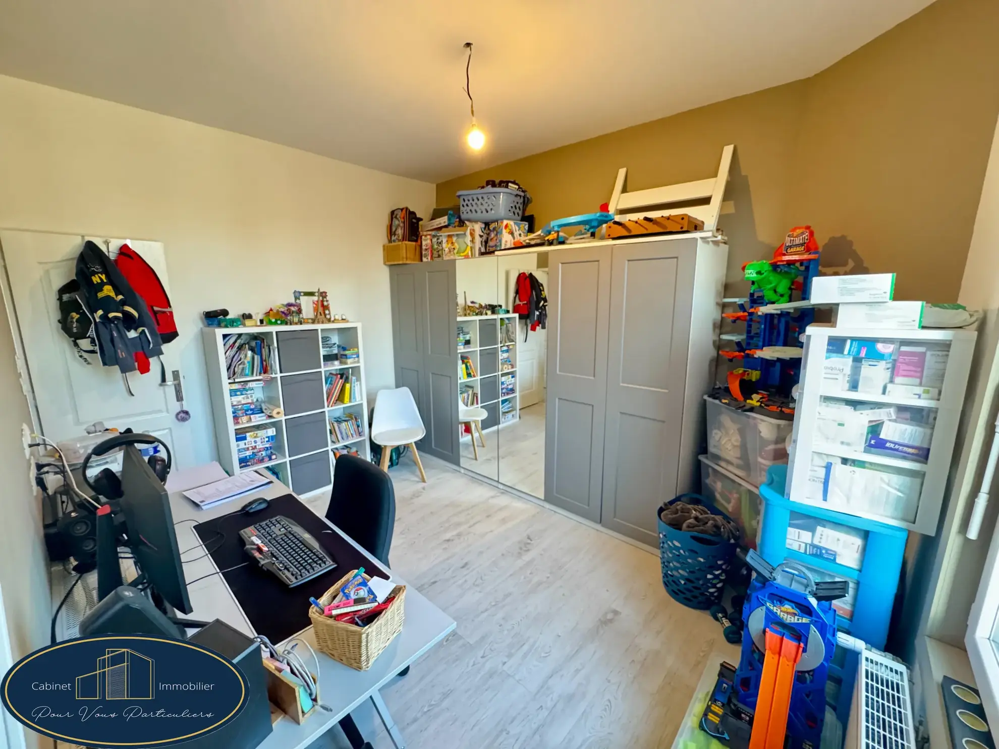 Maison mitoyenne rénovée de 3 chambres à Raismes avec terrasse et jardin 