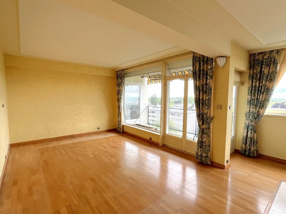 Appartement T4 de 114 m² à Roubaix avec balcon, proche tramway et parc Barbieux 