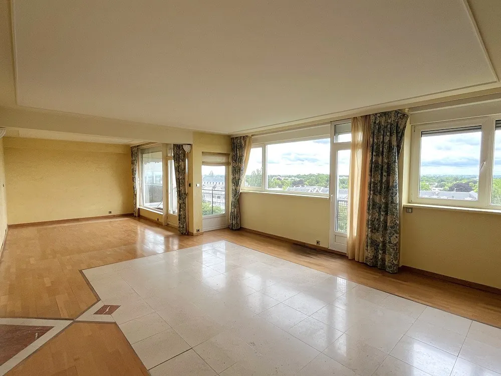 Appartement T4 de 114 m² à Roubaix avec balcon, proche tramway et parc Barbieux