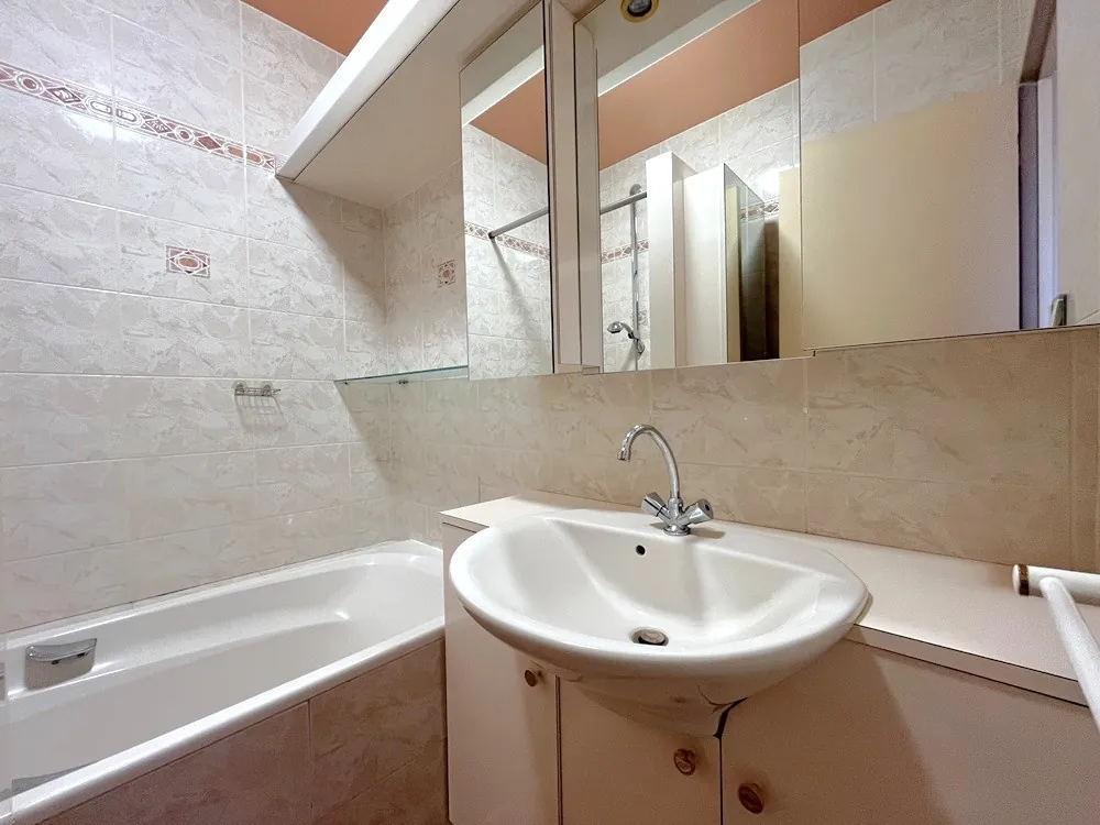 Appartement T4 de 114 m² à Roubaix avec balcon, proche tramway et parc Barbieux 