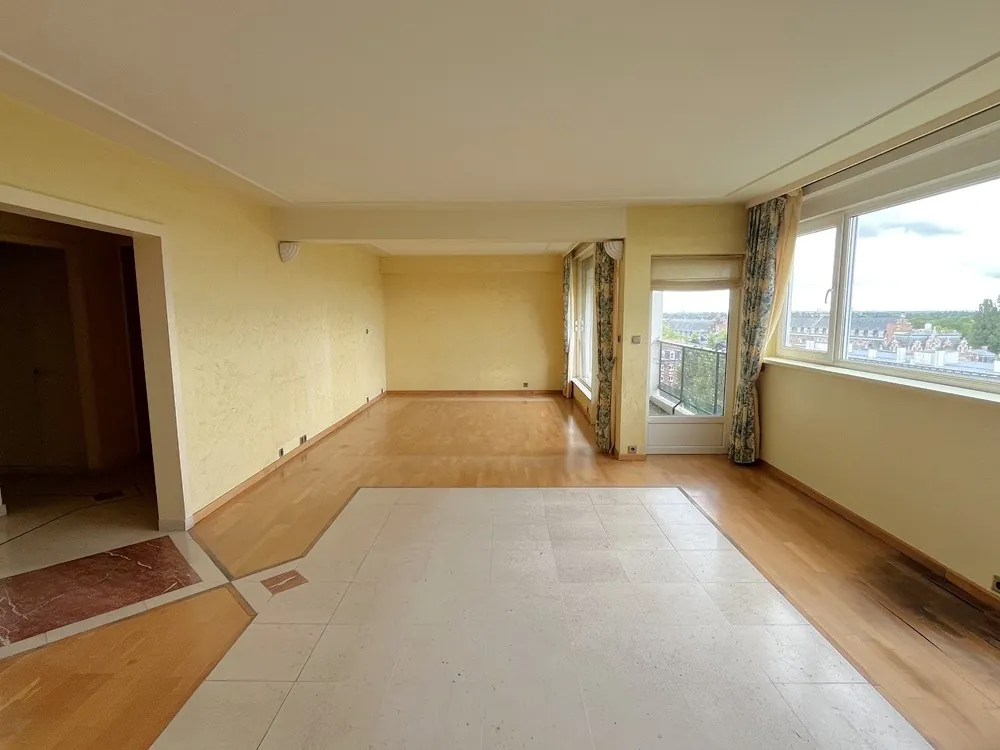 Appartement T4 de 114 m² à Roubaix avec balcon, proche tramway et parc Barbieux 