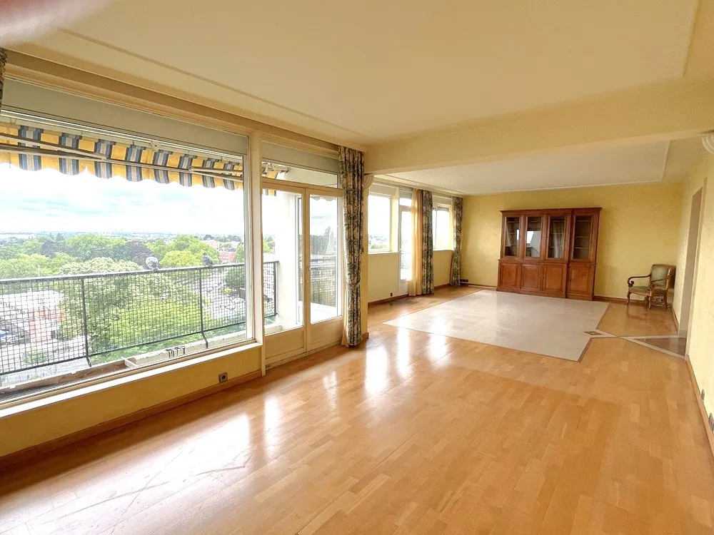 Appartement T4 de 114 m² à Roubaix avec balcon, proche tramway et parc Barbieux 