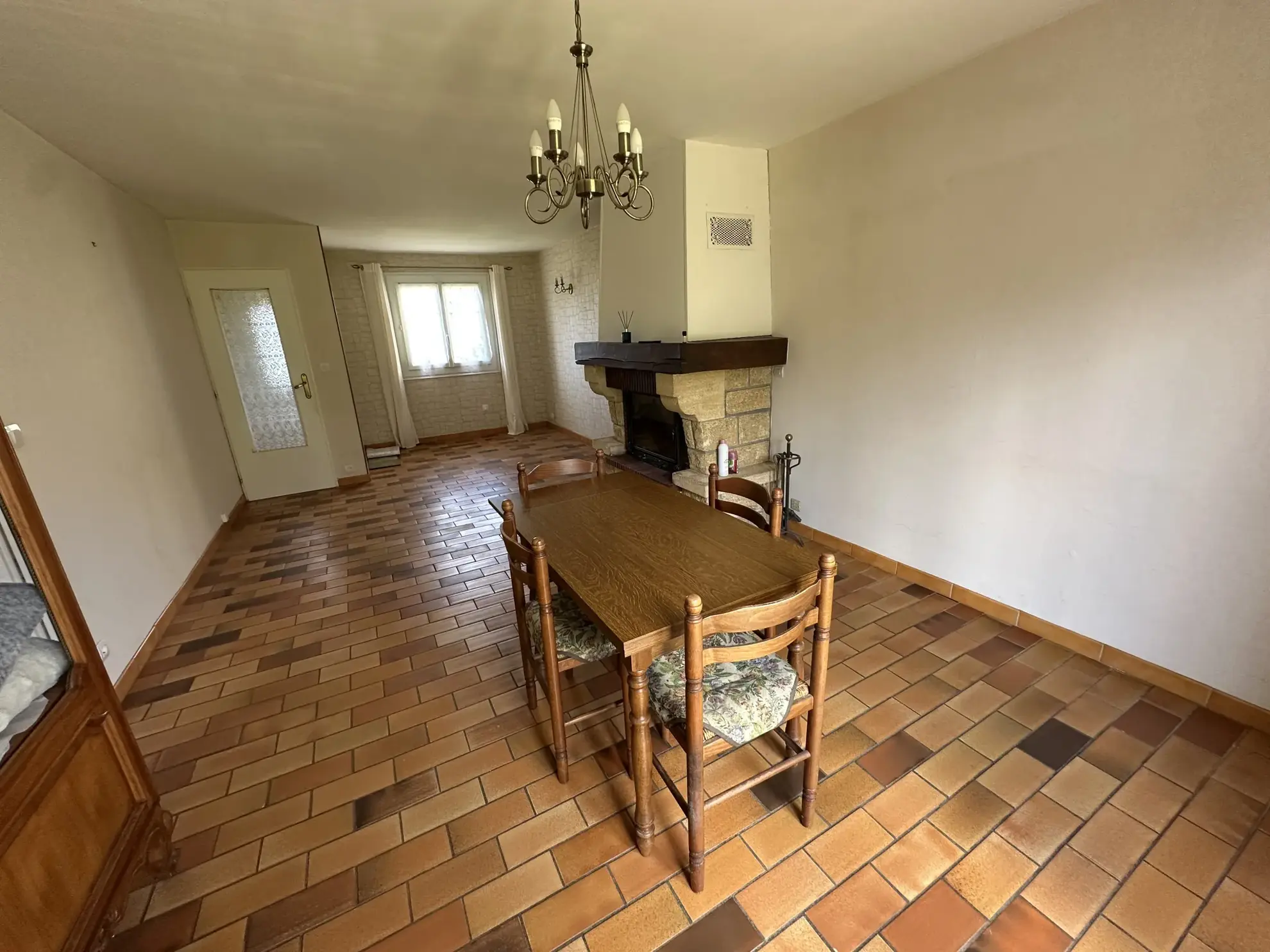 Maison à Bourgtheroulde avec 3 chambres, jardin clos et garage - Excellente localisation 