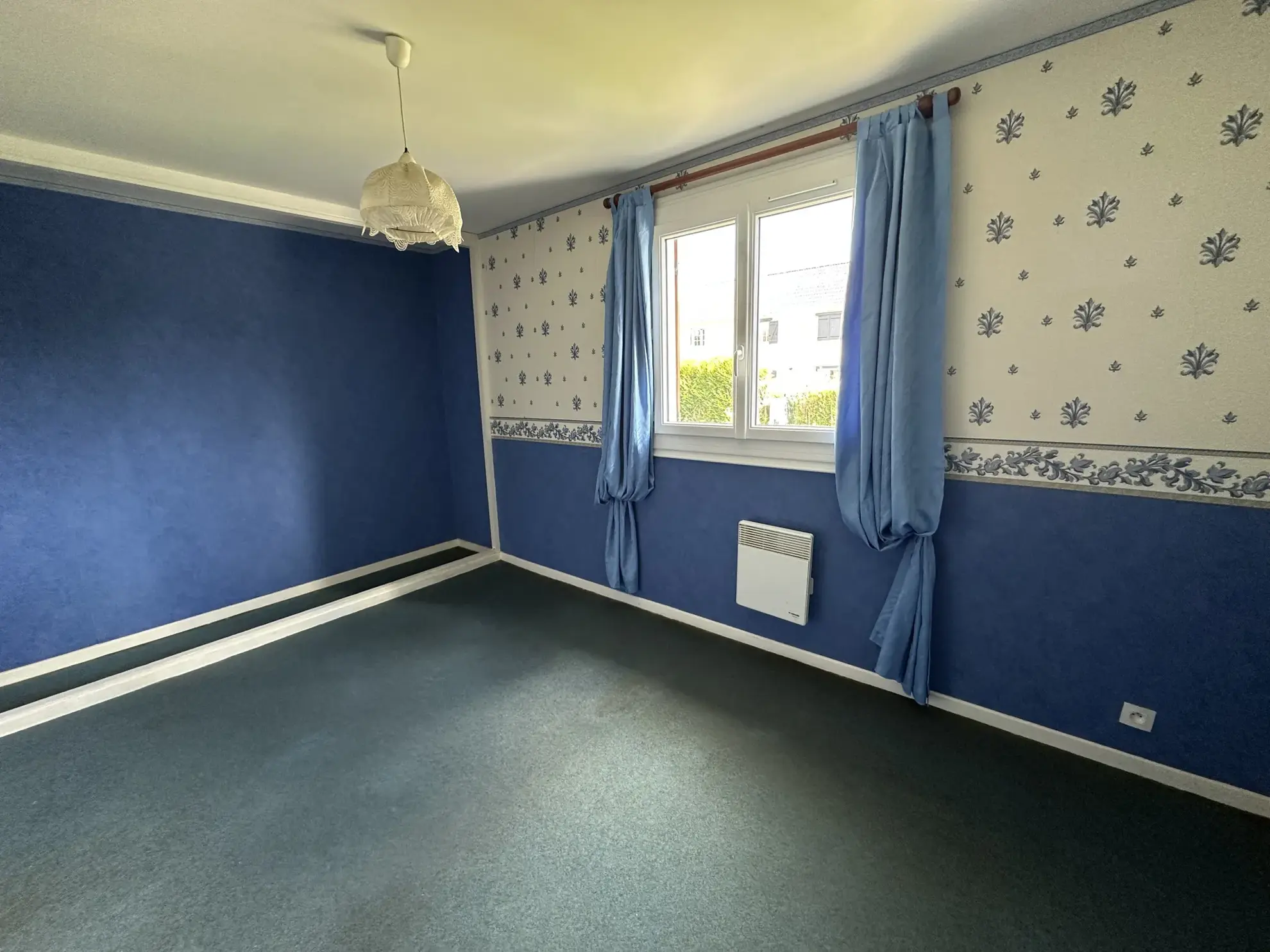 Maison à Bourgtheroulde avec 3 chambres, jardin clos et garage - Excellente localisation 