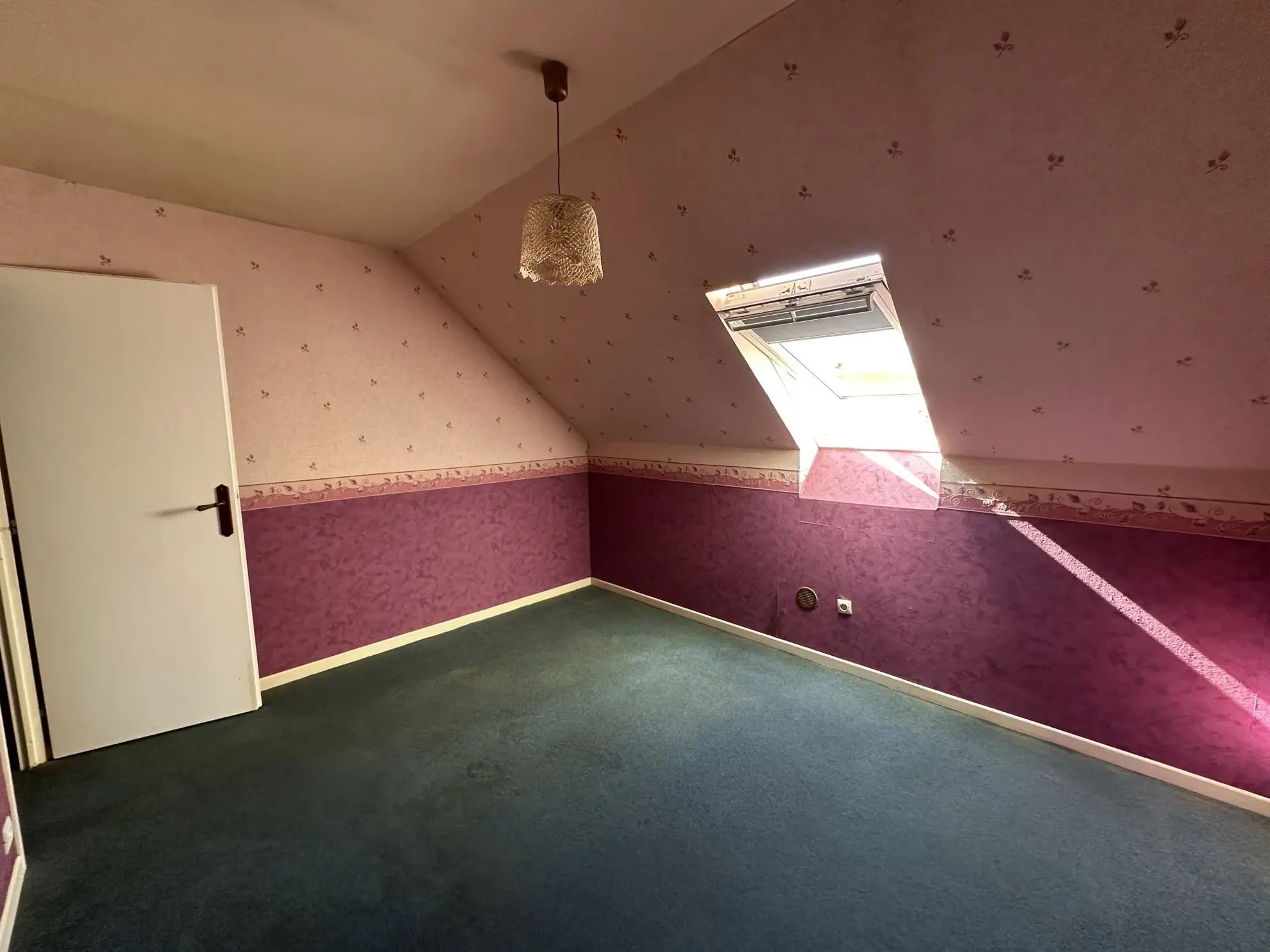 Maison à Bourgtheroulde avec 3 chambres, jardin clos et garage - Excellente localisation 