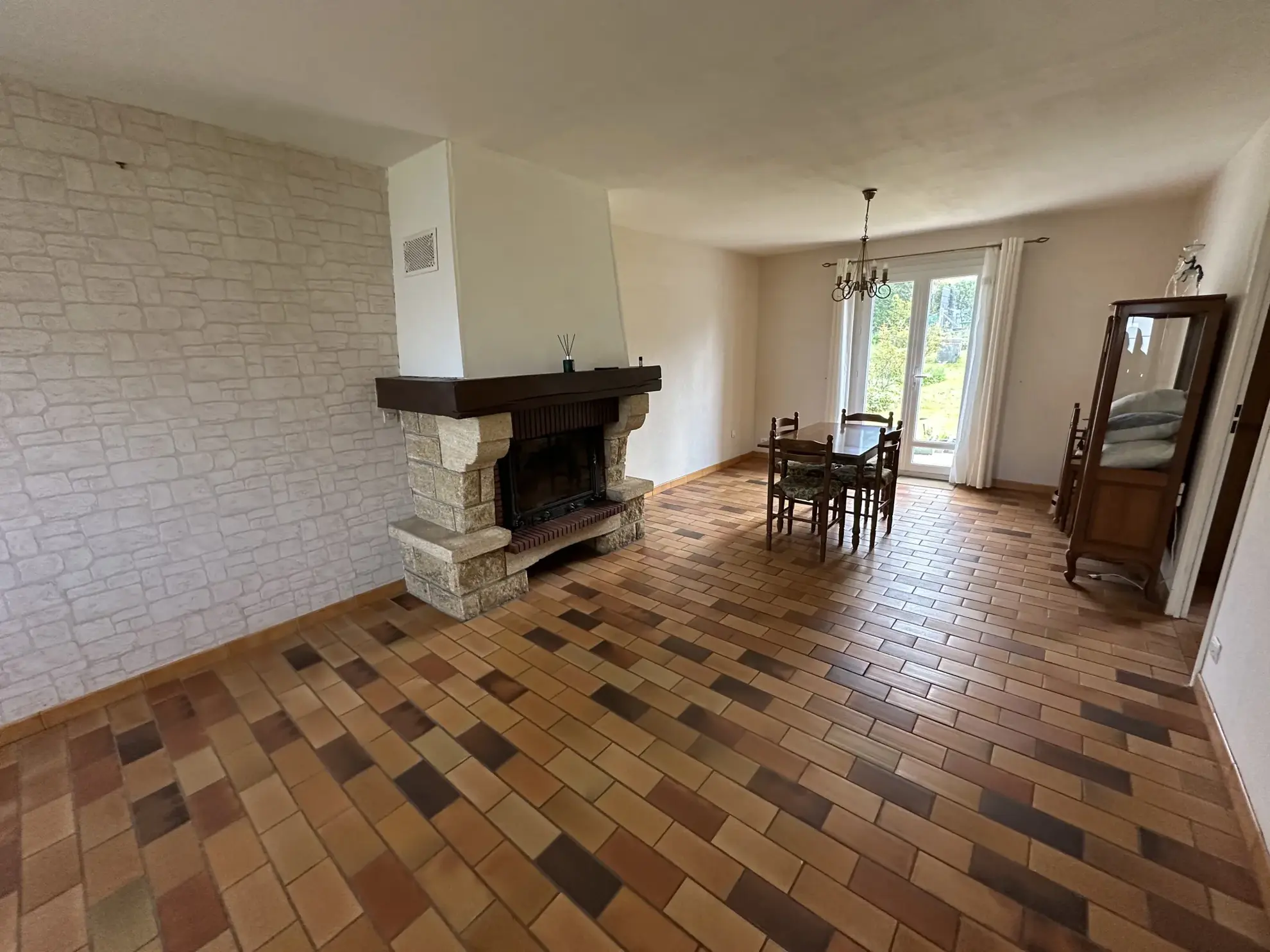 Maison à Bourgtheroulde avec 3 chambres, jardin clos et garage - Excellente localisation 