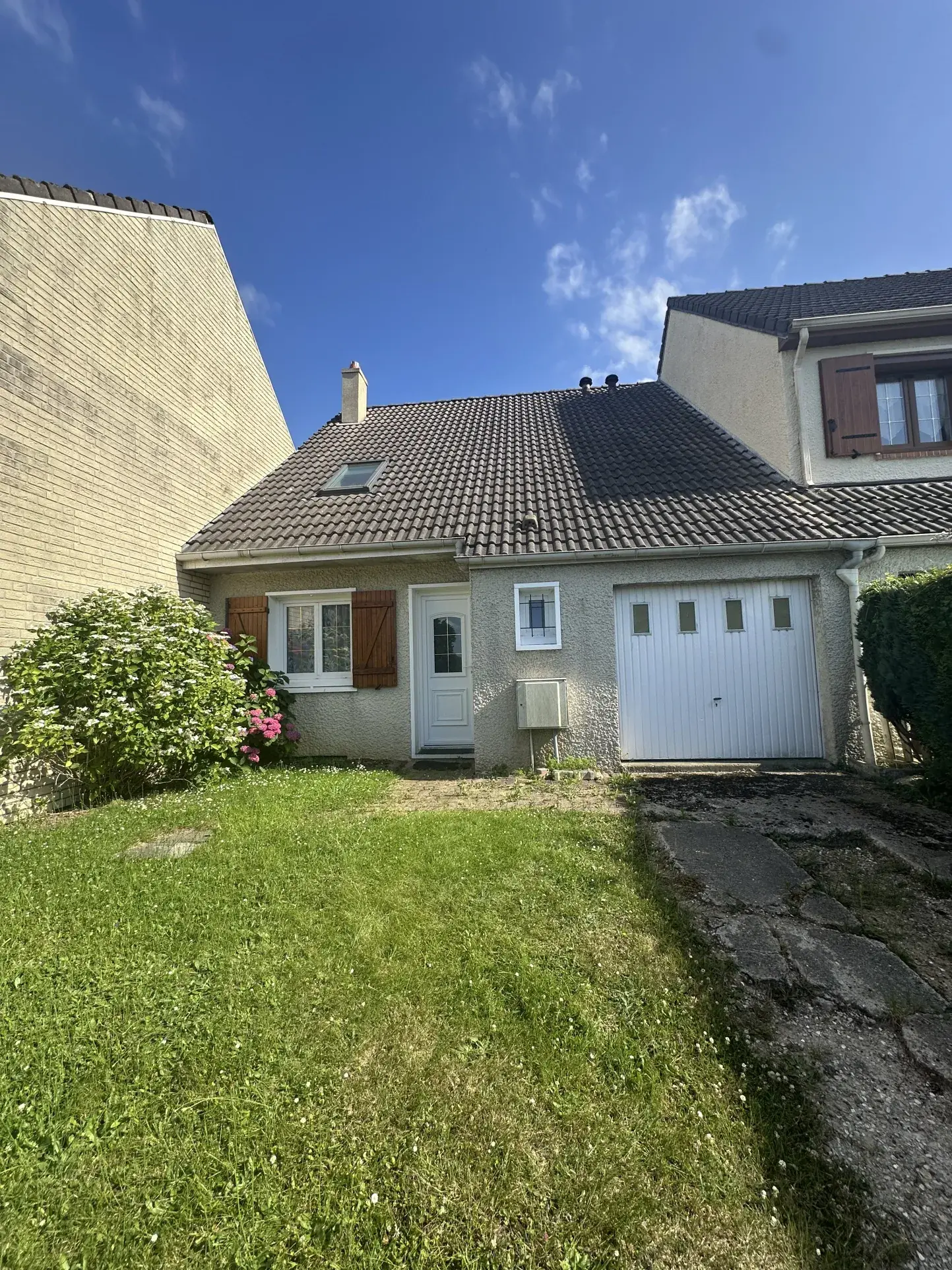 Maison à Bourgtheroulde avec 3 chambres, jardin clos et garage - Excellente localisation 