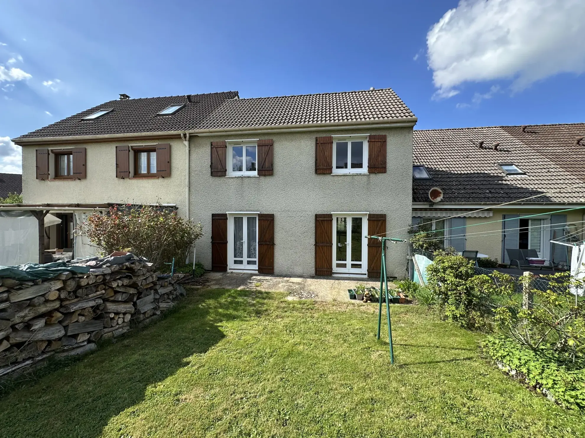 Maison à Bourgtheroulde avec 3 chambres, jardin clos et garage - Excellente localisation 