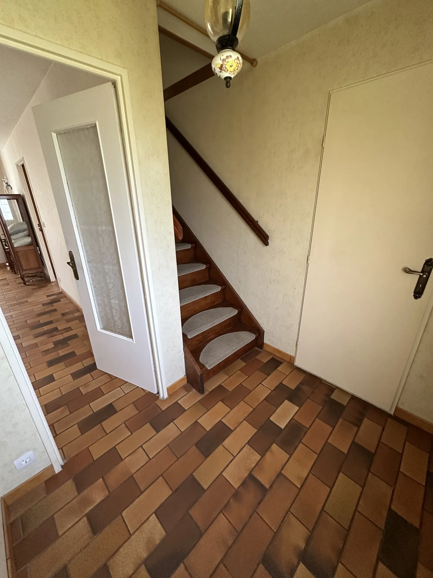 Maison à Bourgtheroulde avec 3 chambres, jardin clos et garage - Excellente localisation 