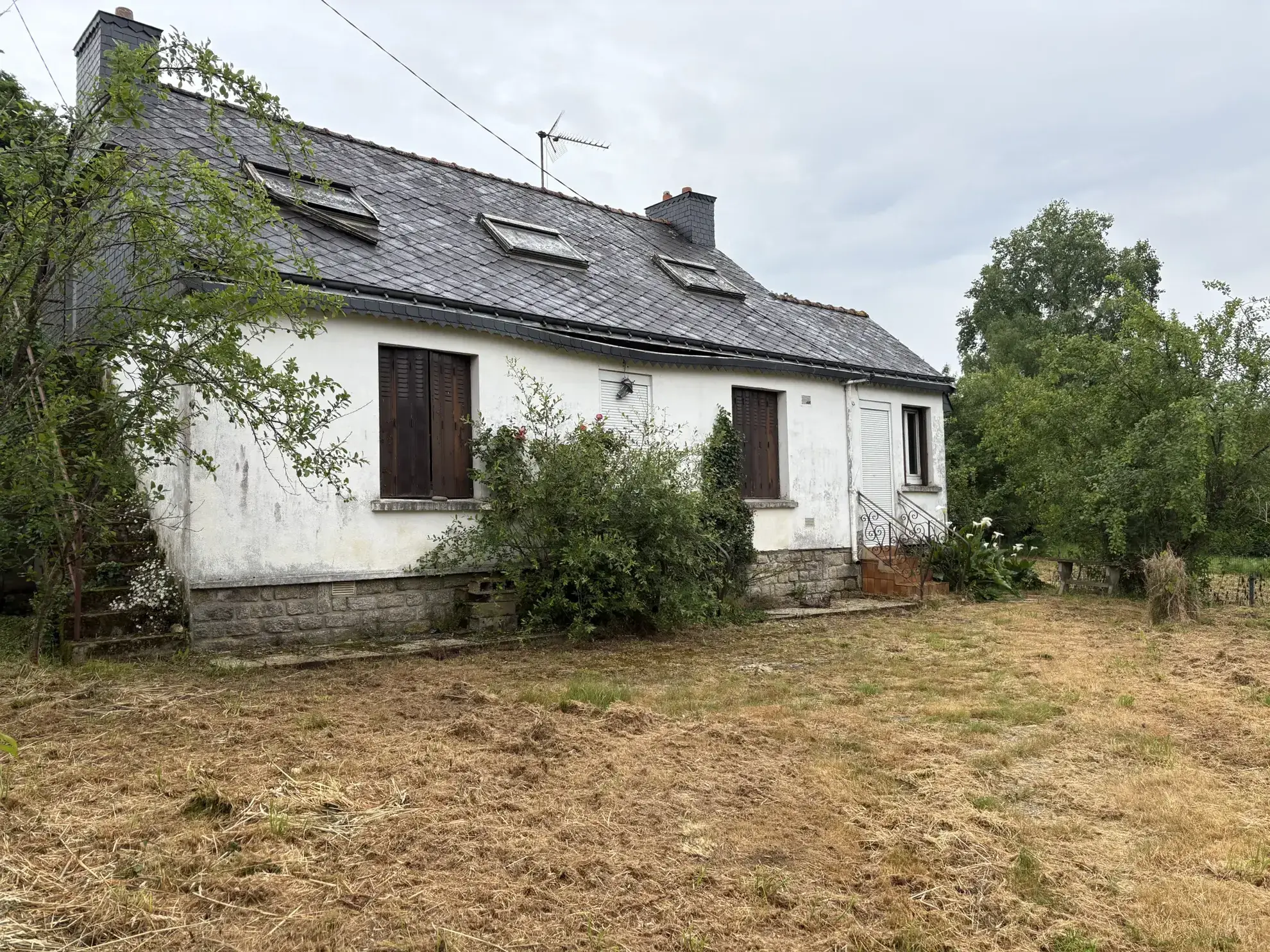 Maison de 55 m² à rénover avec terrain constructible à Plumeliau Bieuzy 