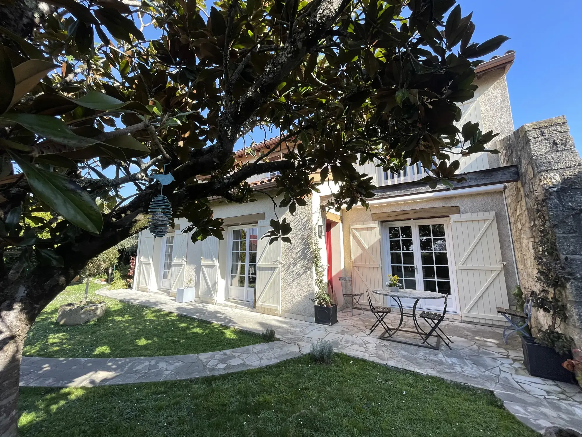 Charmante maison de village avec jardin, garage et vue campagne à Valence-sur-Baise