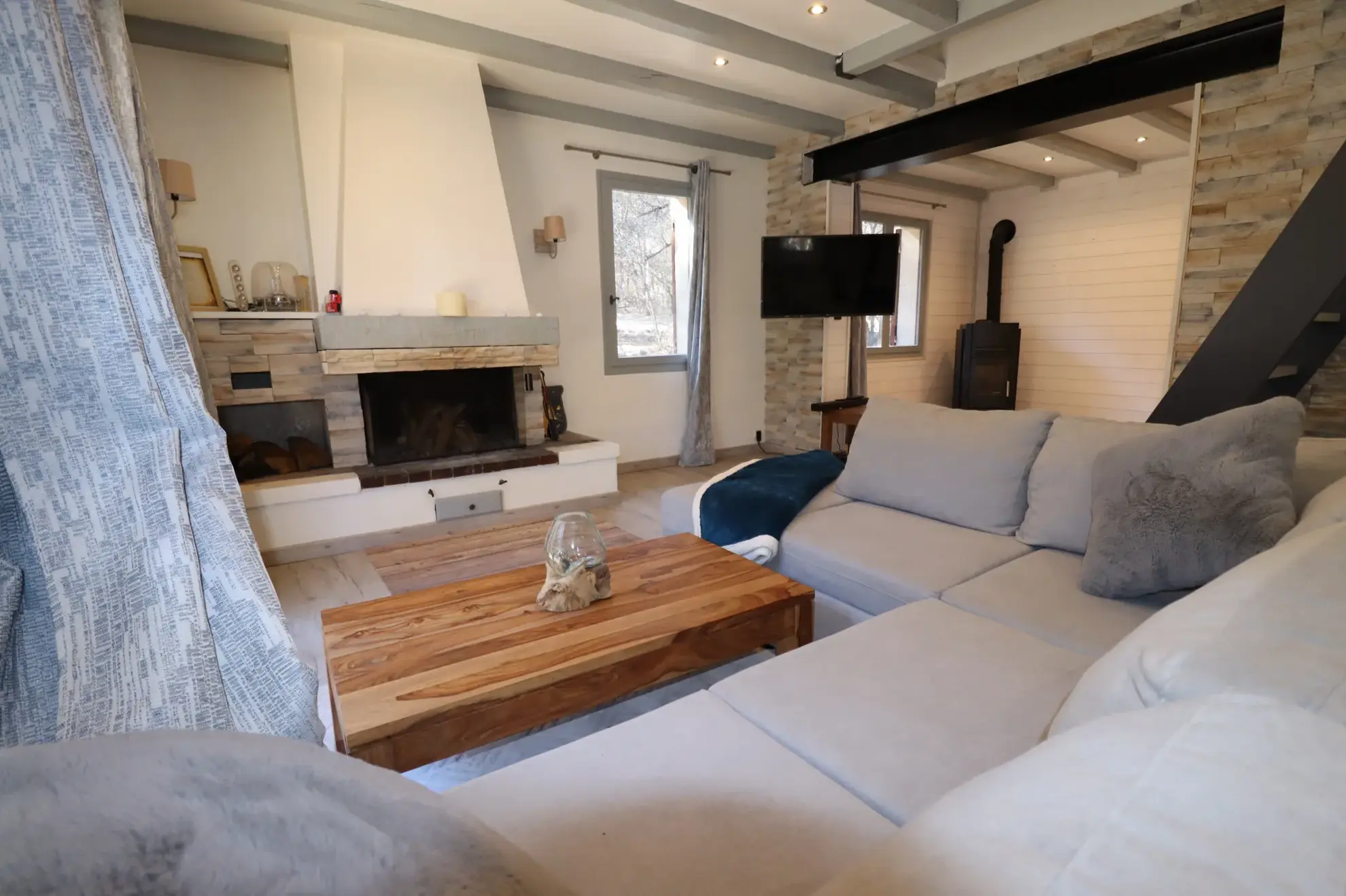 Maison rénovée avec jardin et garage à Beauvezer, proche stations de ski et parc nature 