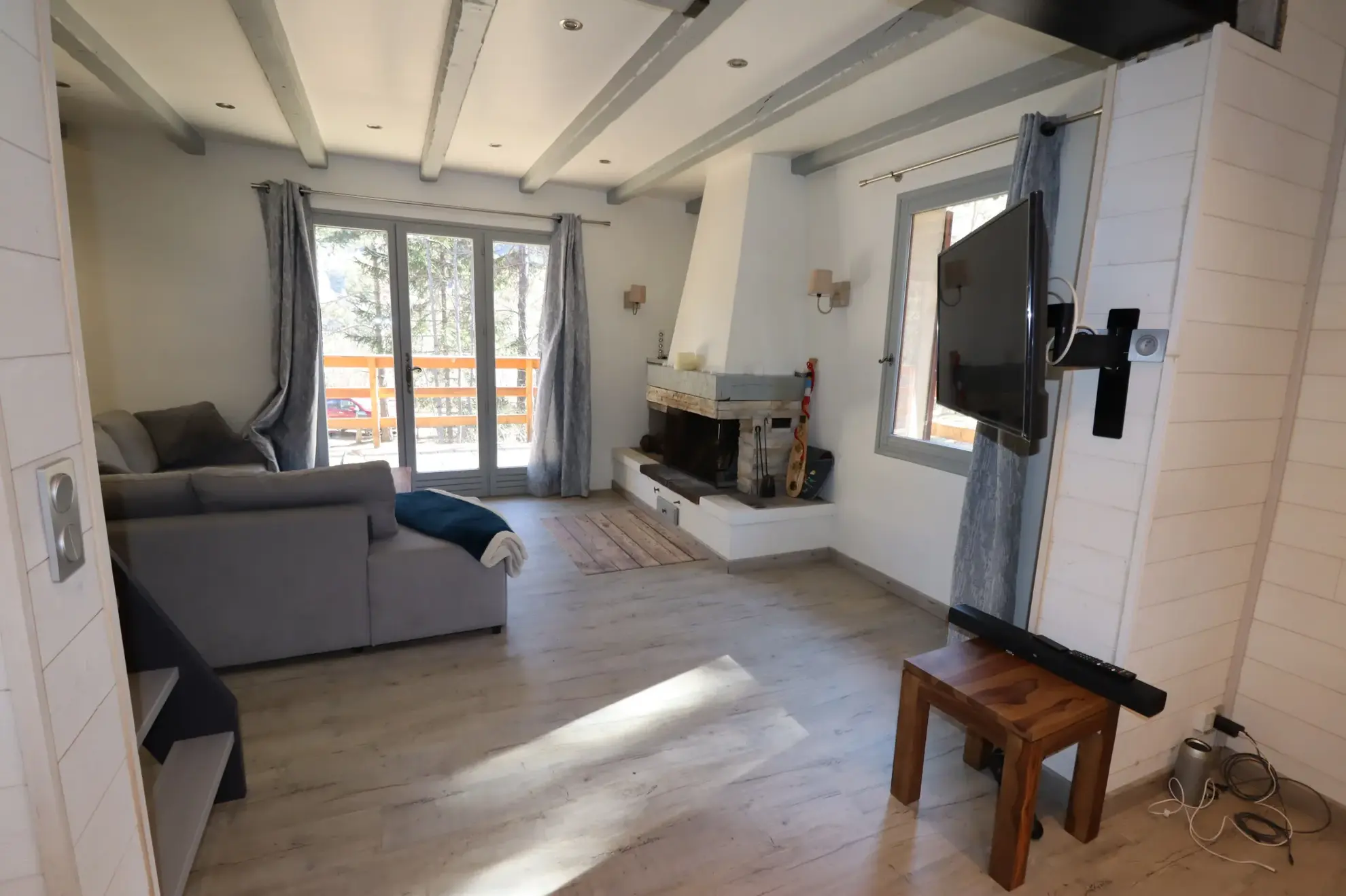 Maison rénovée avec jardin et garage à Beauvezer, proche stations de ski et parc nature 