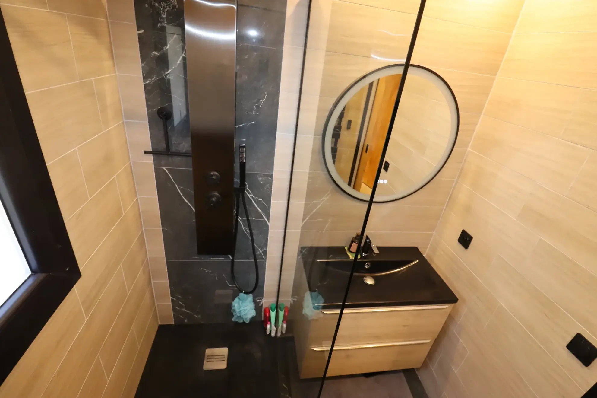 Maison rénovée avec jardin et garage à Beauvezer, proche stations de ski et parc nature 