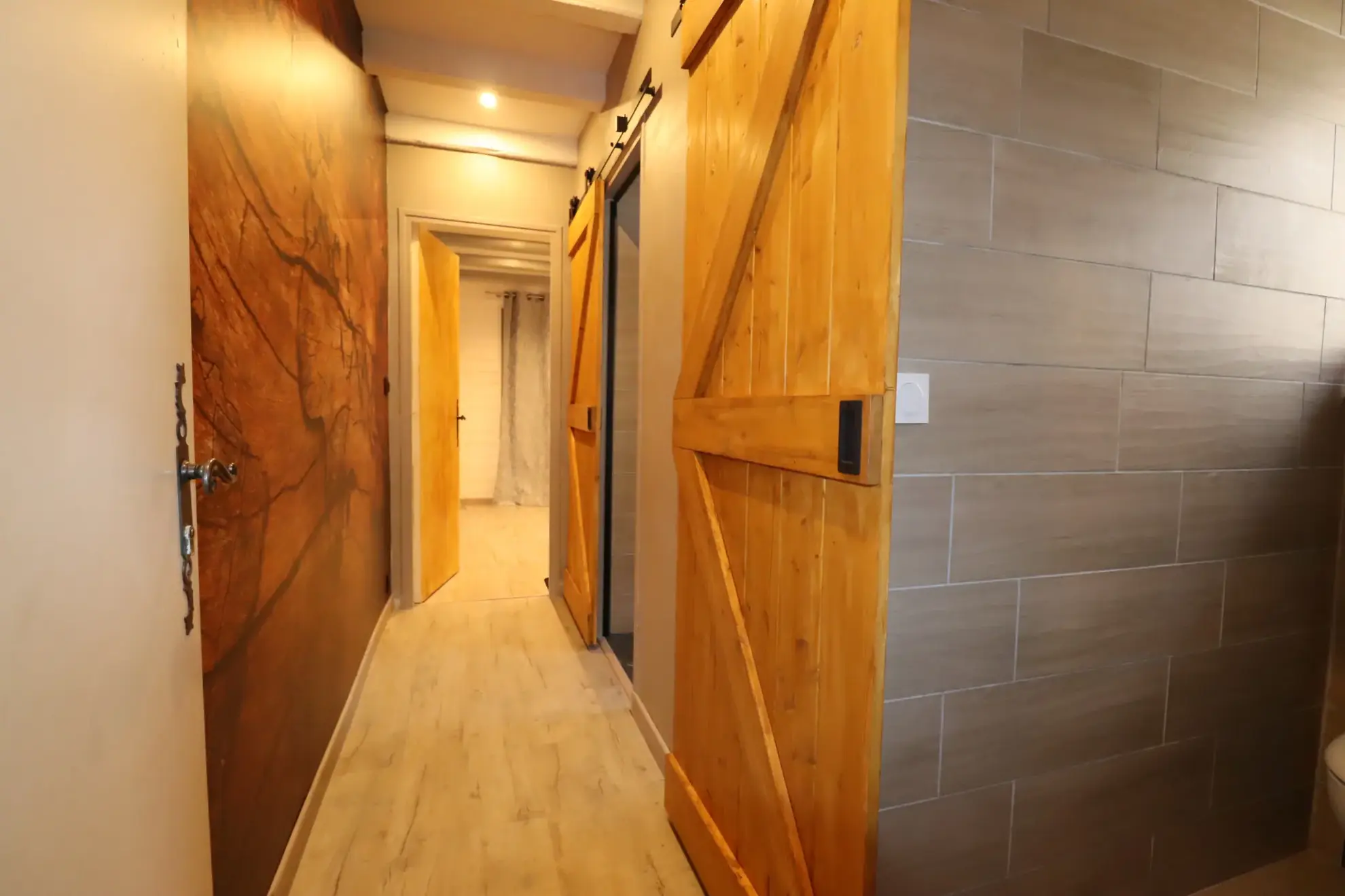 Maison rénovée avec jardin et garage à Beauvezer, proche stations de ski et parc nature 