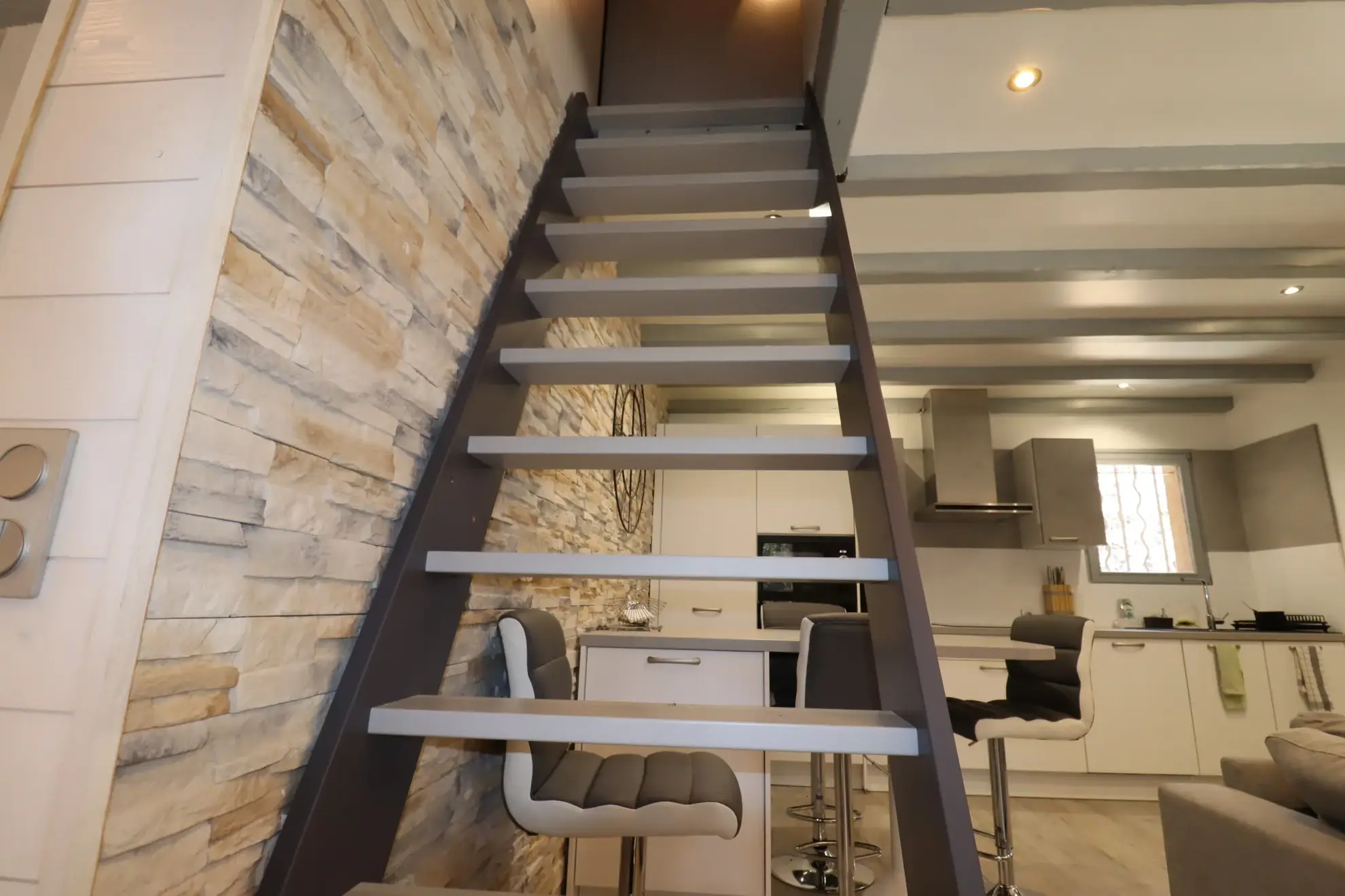 Maison rénovée avec jardin et garage à Beauvezer, proche stations de ski et parc nature 