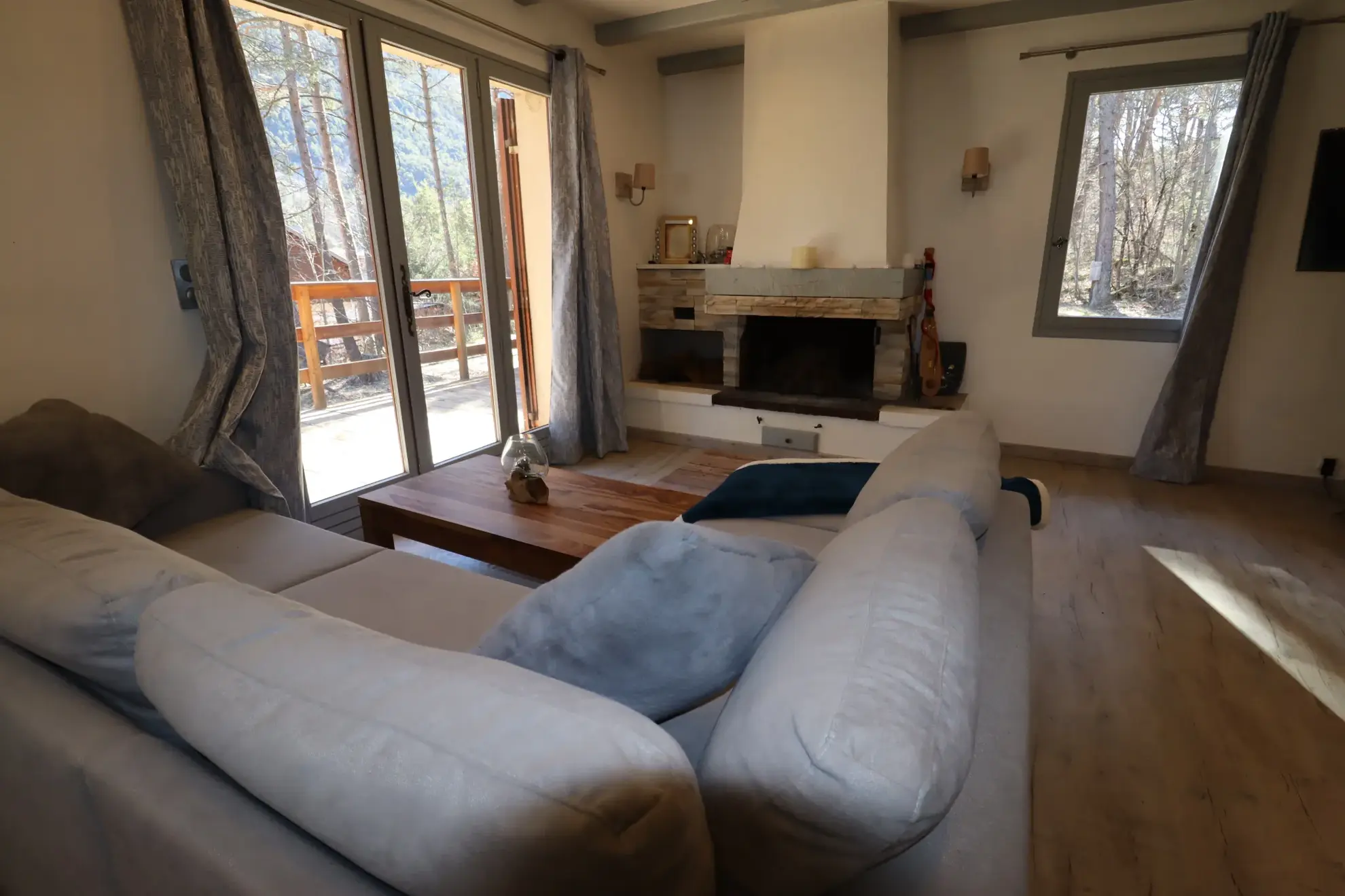 Maison rénovée avec jardin et garage à Beauvezer, proche stations de ski et parc nature 