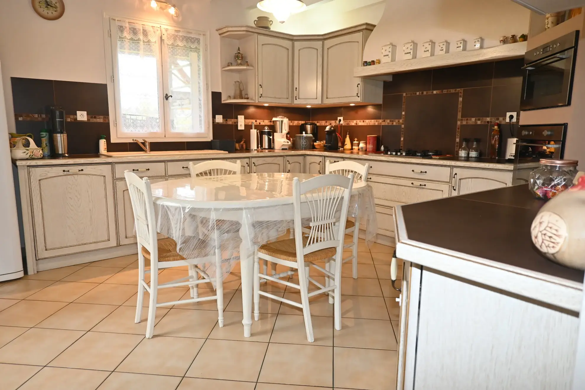 Maison avec vue dégagée et prestations modernes à Seyches (47350) 