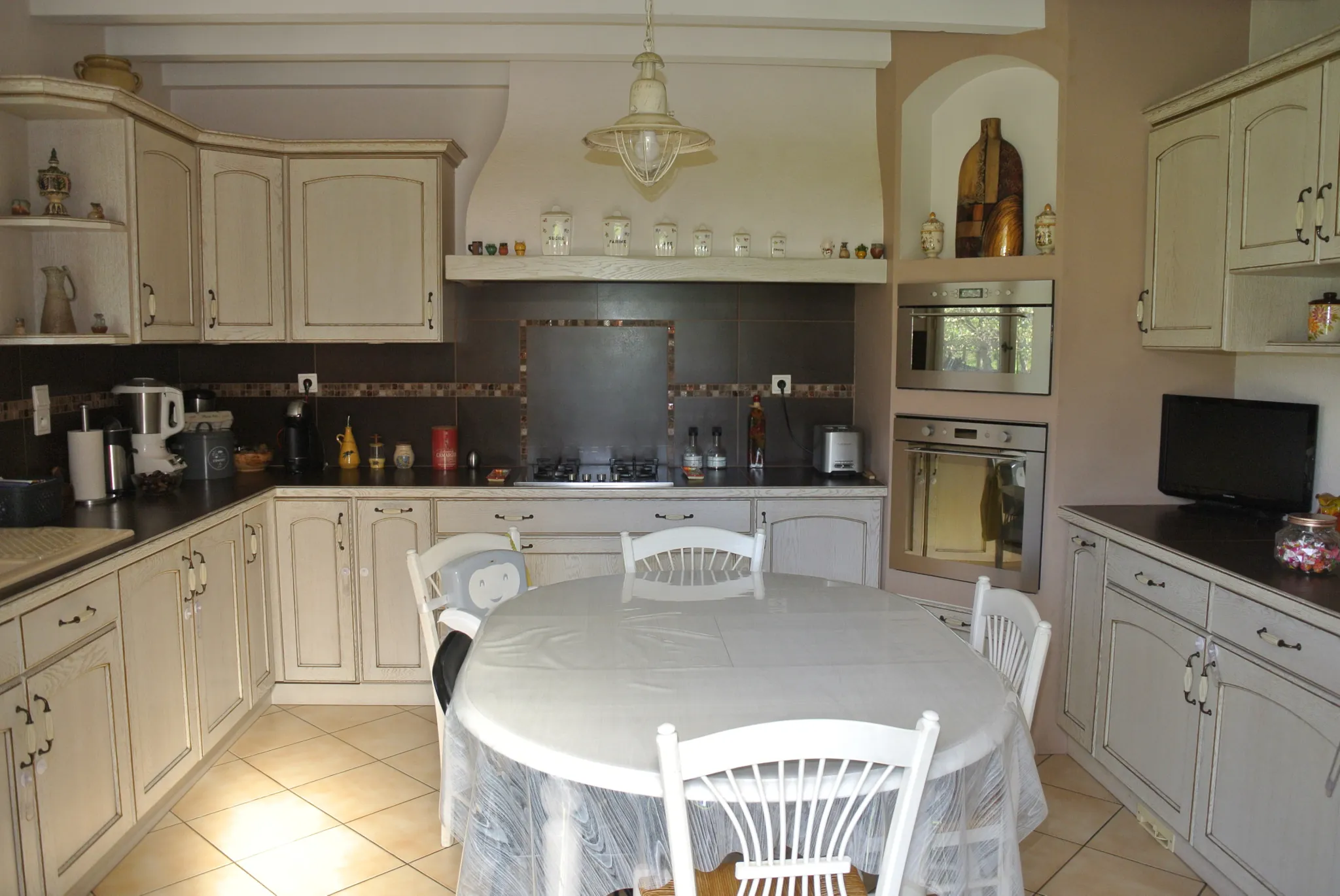 Maison avec vue dégagée et prestations modernes à Seyches (47350) 