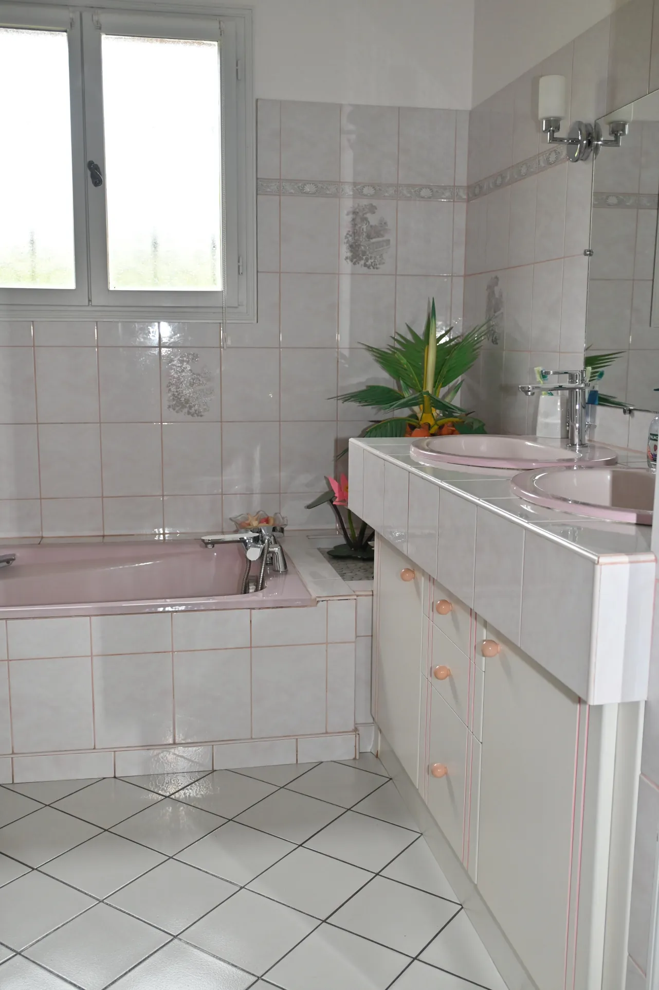 Maison avec vue dégagée et prestations modernes à Seyches (47350) 