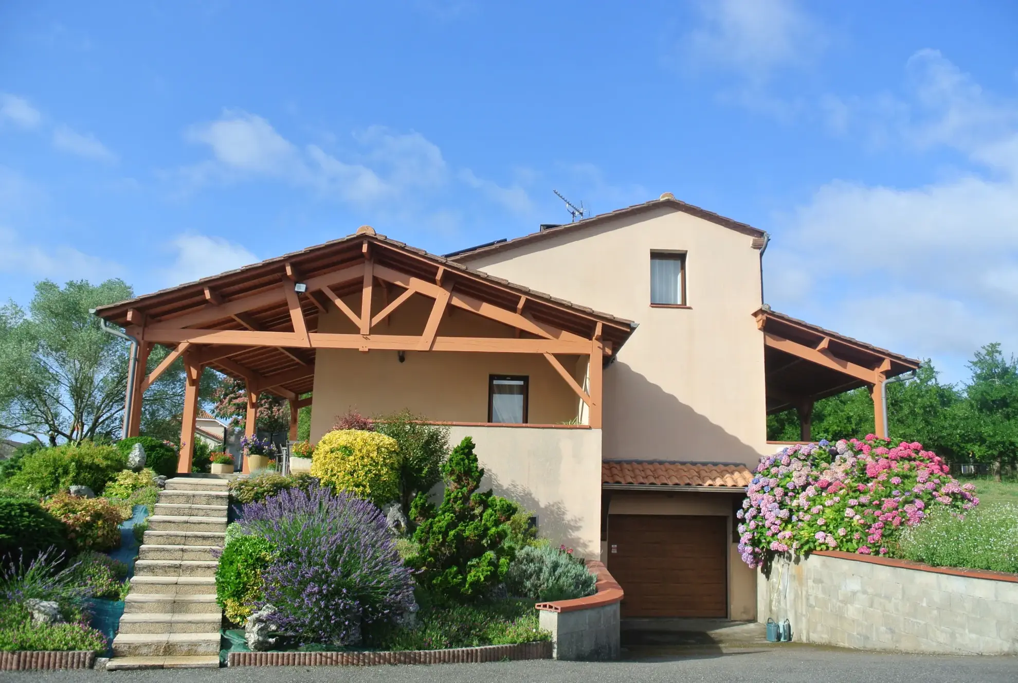 Maison avec vue dégagée et prestations modernes à Seyches (47350)