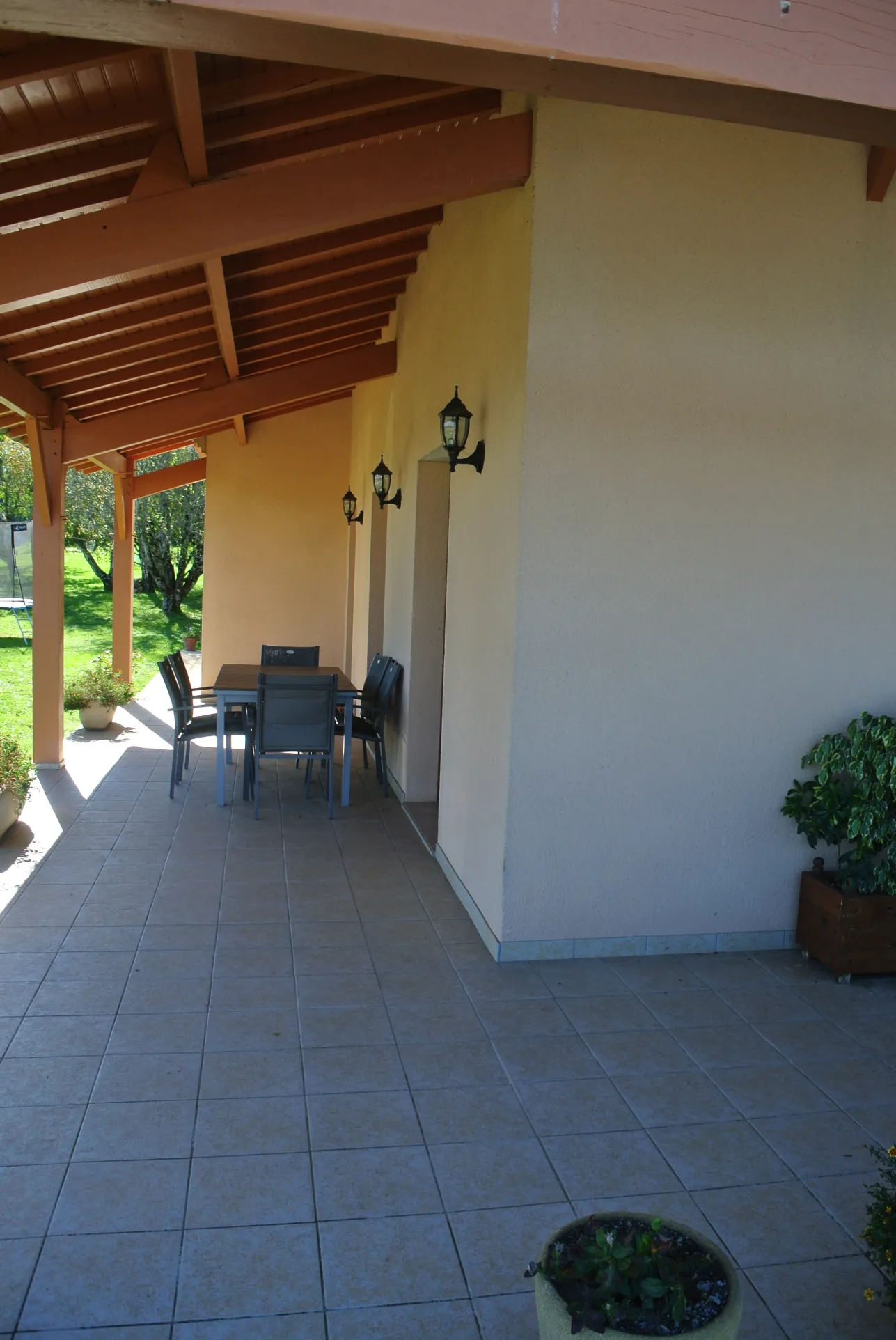 Maison avec vue dégagée et prestations modernes à Seyches (47350) 